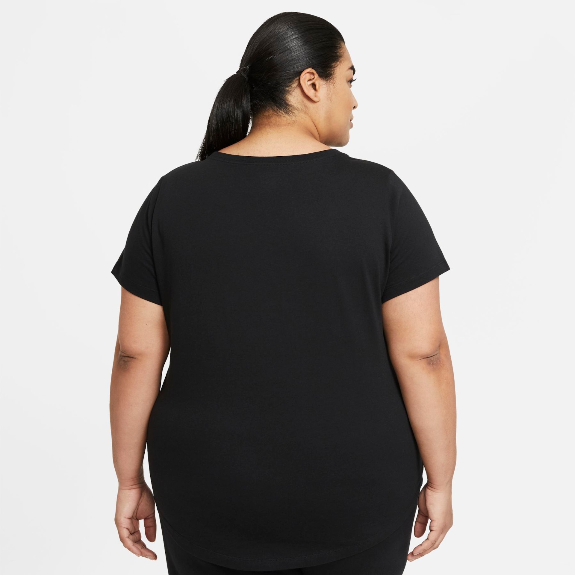Plus Size - Camiseta Nike Sportswear Feminina - Foto 2