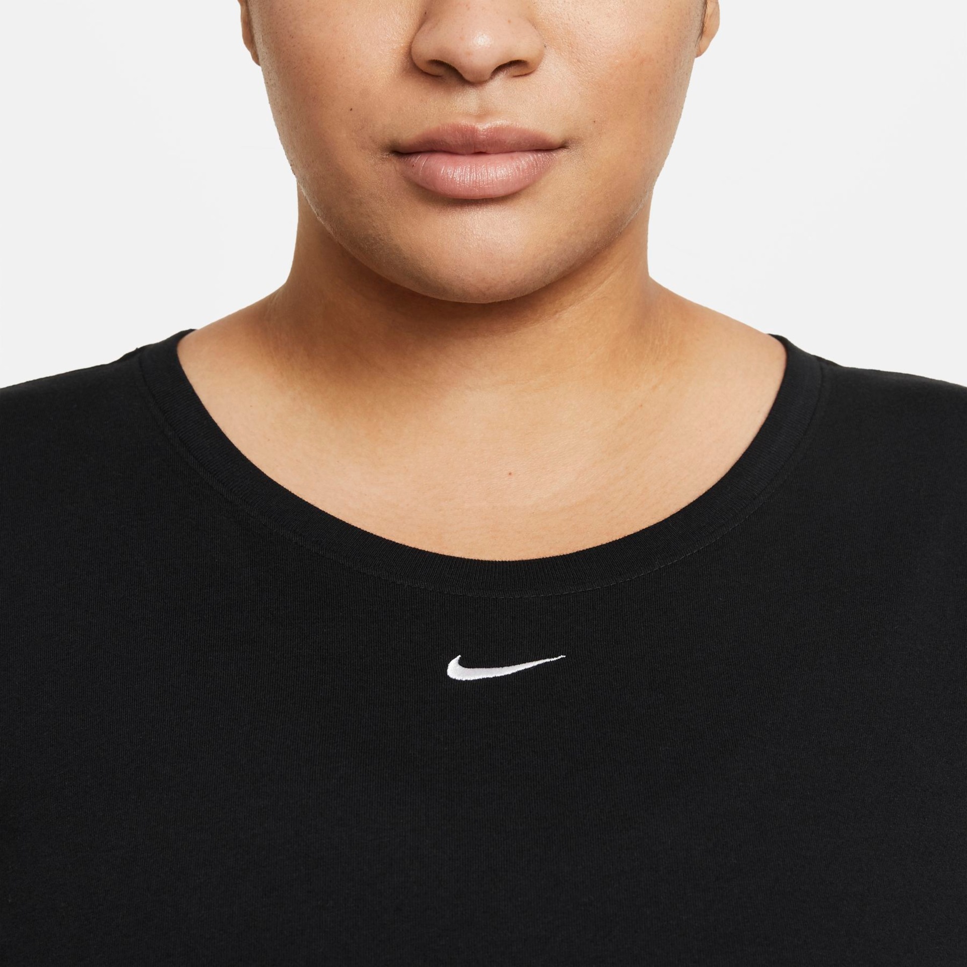 Plus Size - Camiseta Nike Sportswear Feminina - Foto 3