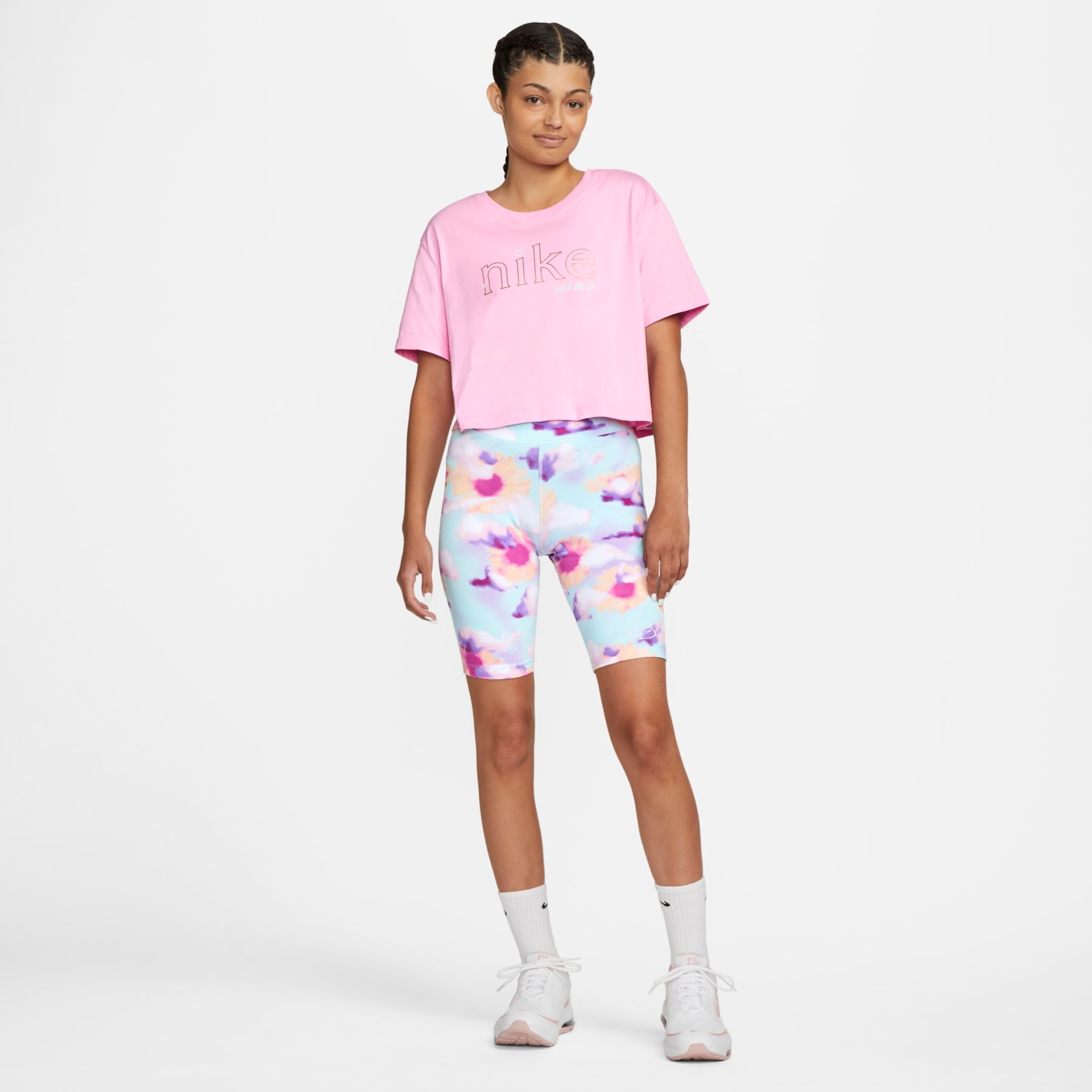 Camiseta Nike Sportswear Feminina - Foto 4