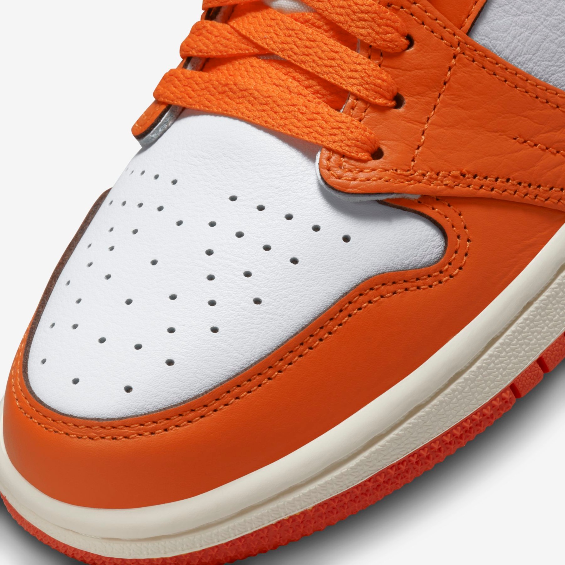Tênis Nike Air Jordan 1 Retro HI OG Feminino - Foto 7