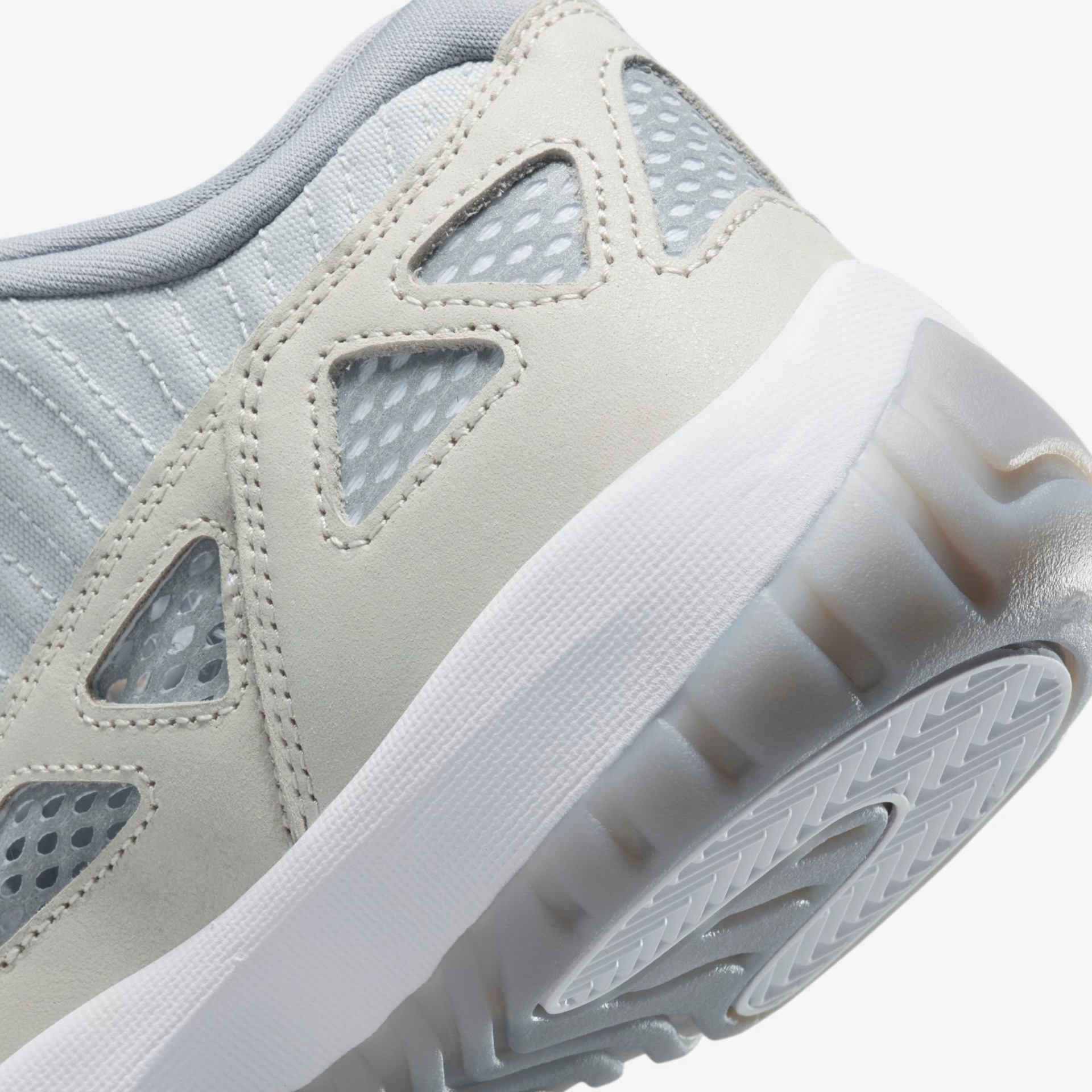 Tênis Air Jordan 11 Retro Low - Foto 8