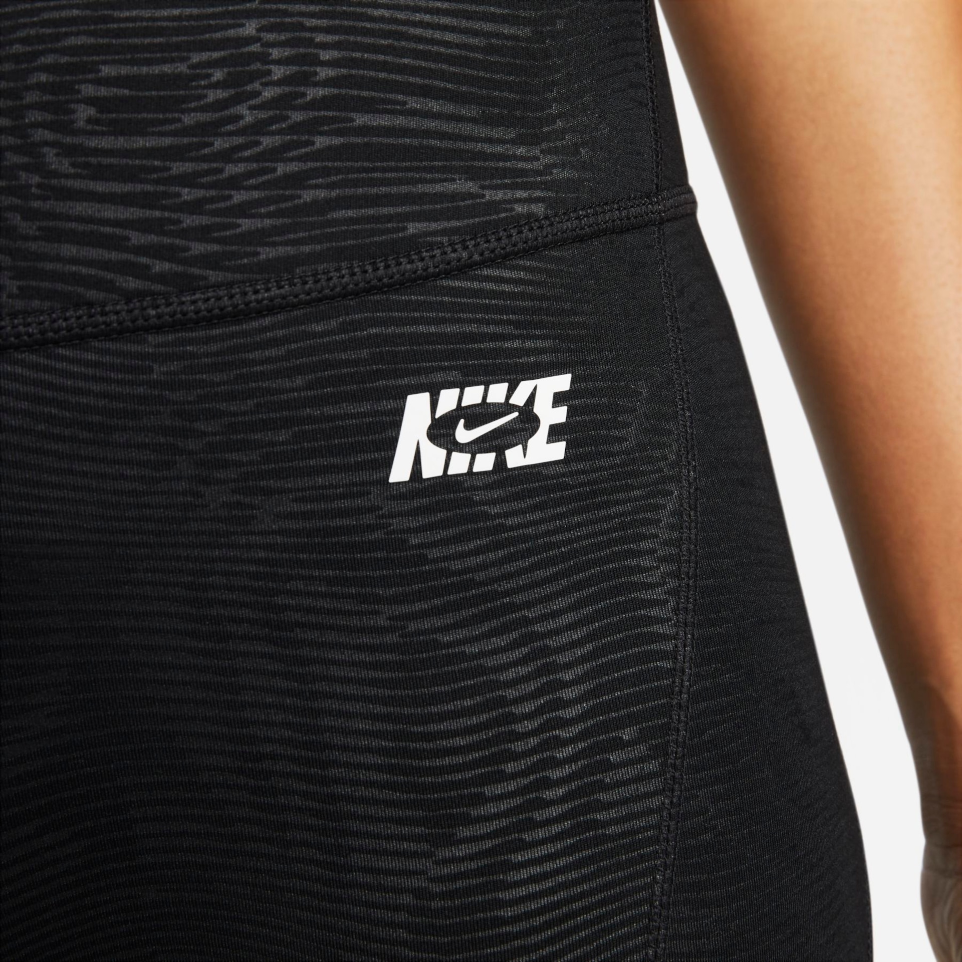 Shorts Nike Dri-FIT One Icon Clash Feminino - Foto 6