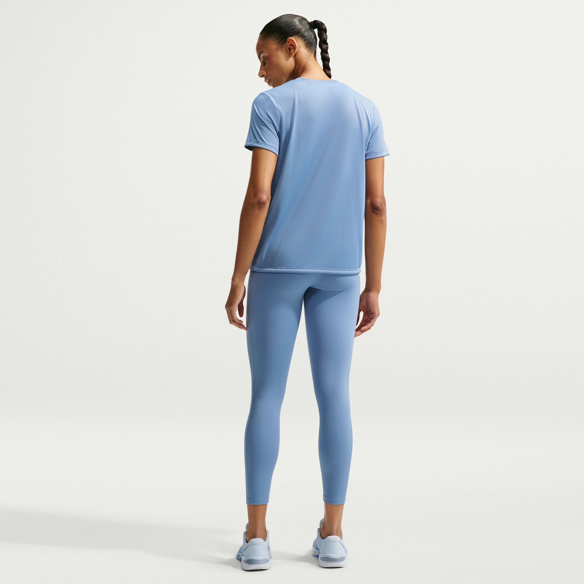 Camiseta Nike Dri-FIT Feminina - Foto 5
