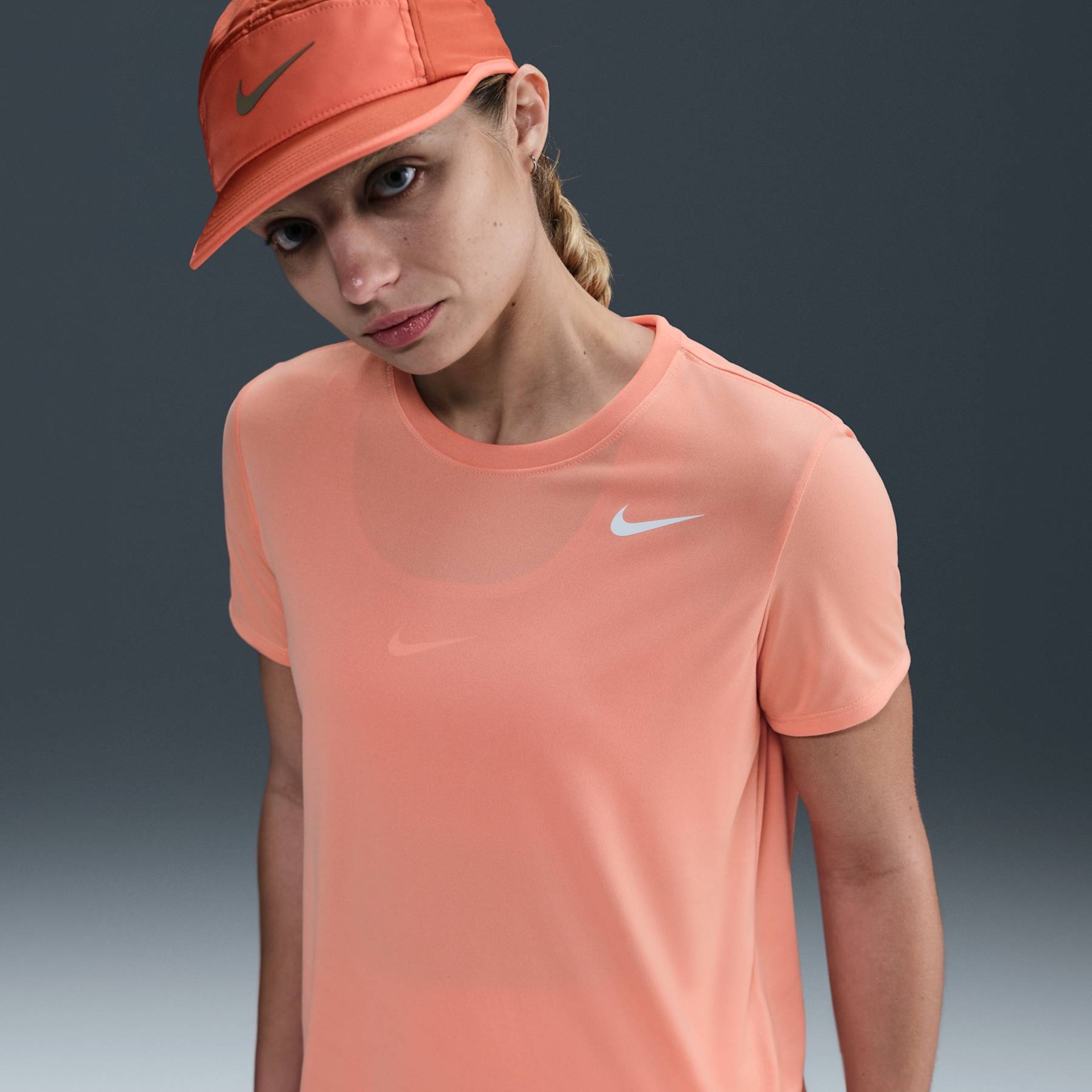 Camiseta Nike Dri-FIT Feminina - Foto 1