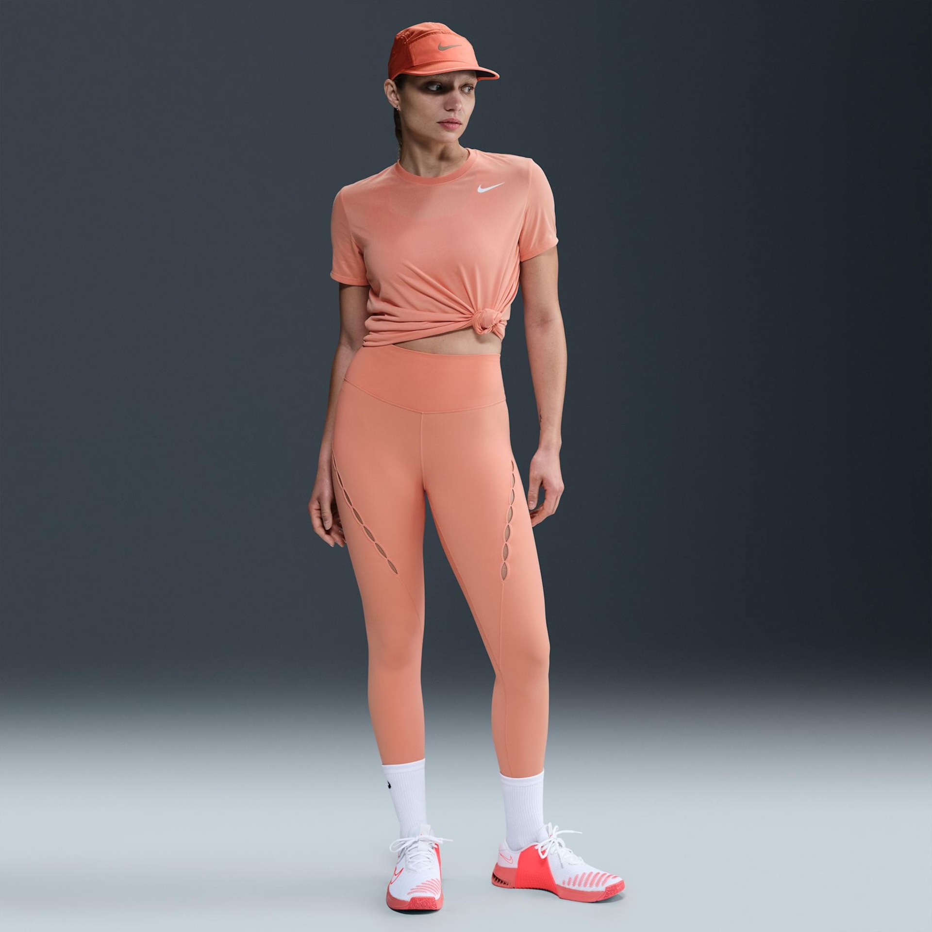 Camiseta Nike Dri-FIT Feminina - Foto 4