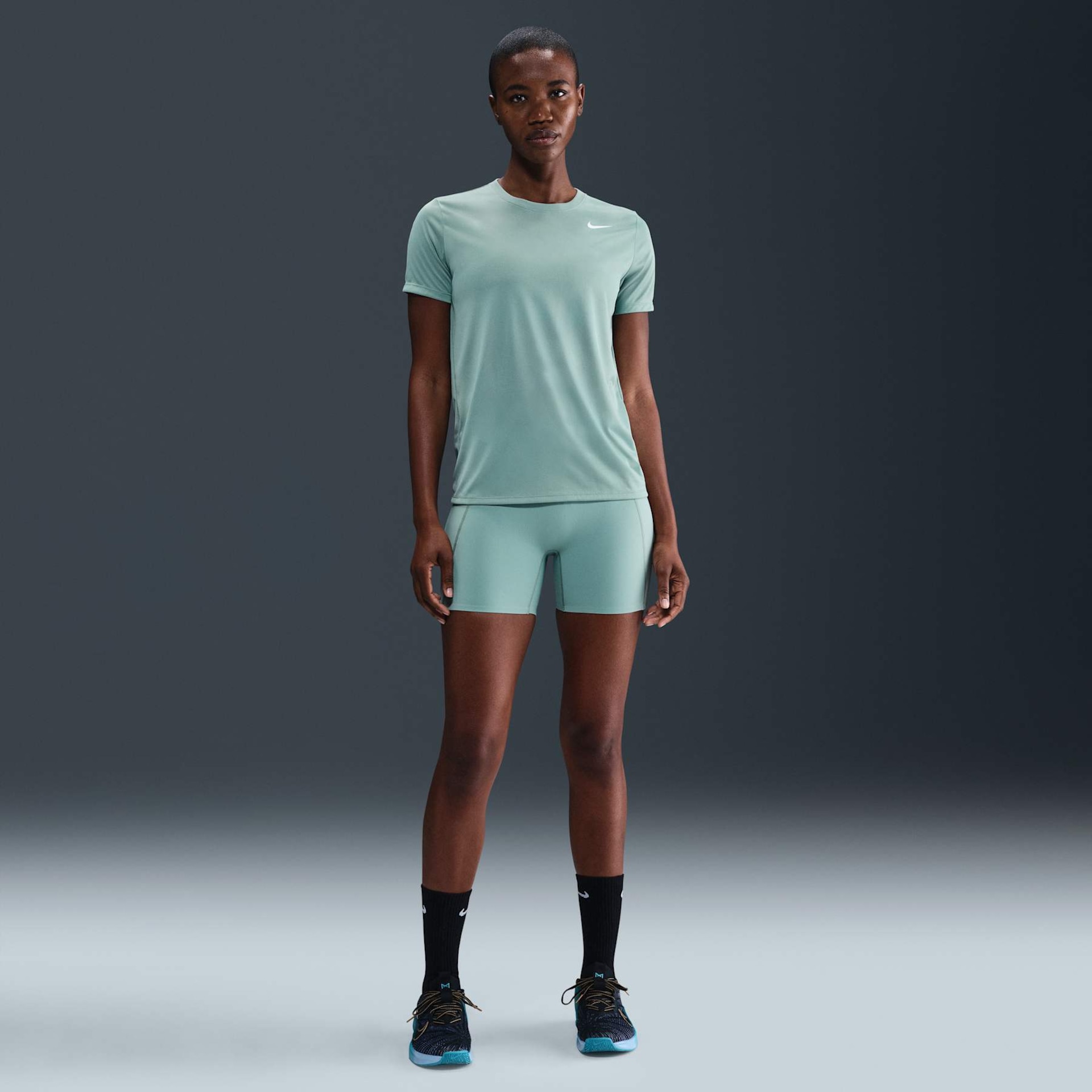Camiseta Nike Dri-FIT Feminina - Foto 4