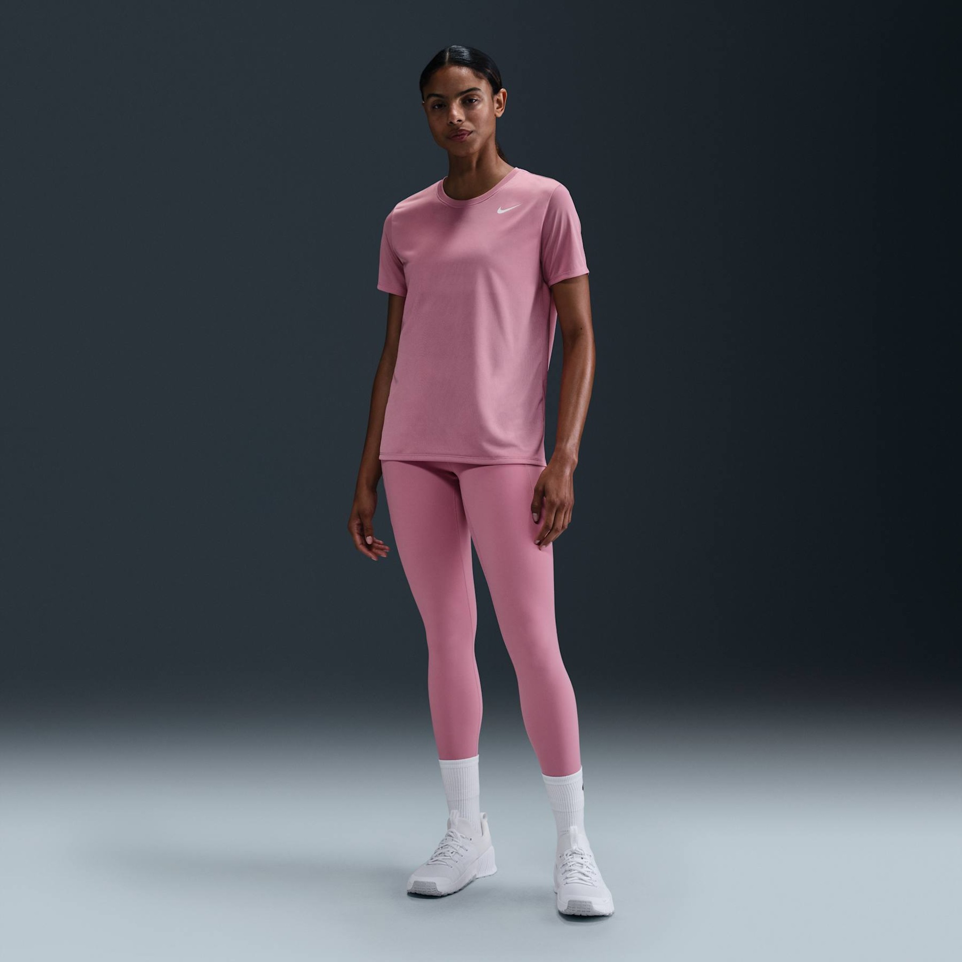 Camiseta Nike Dri-FIT Feminina - Foto 4