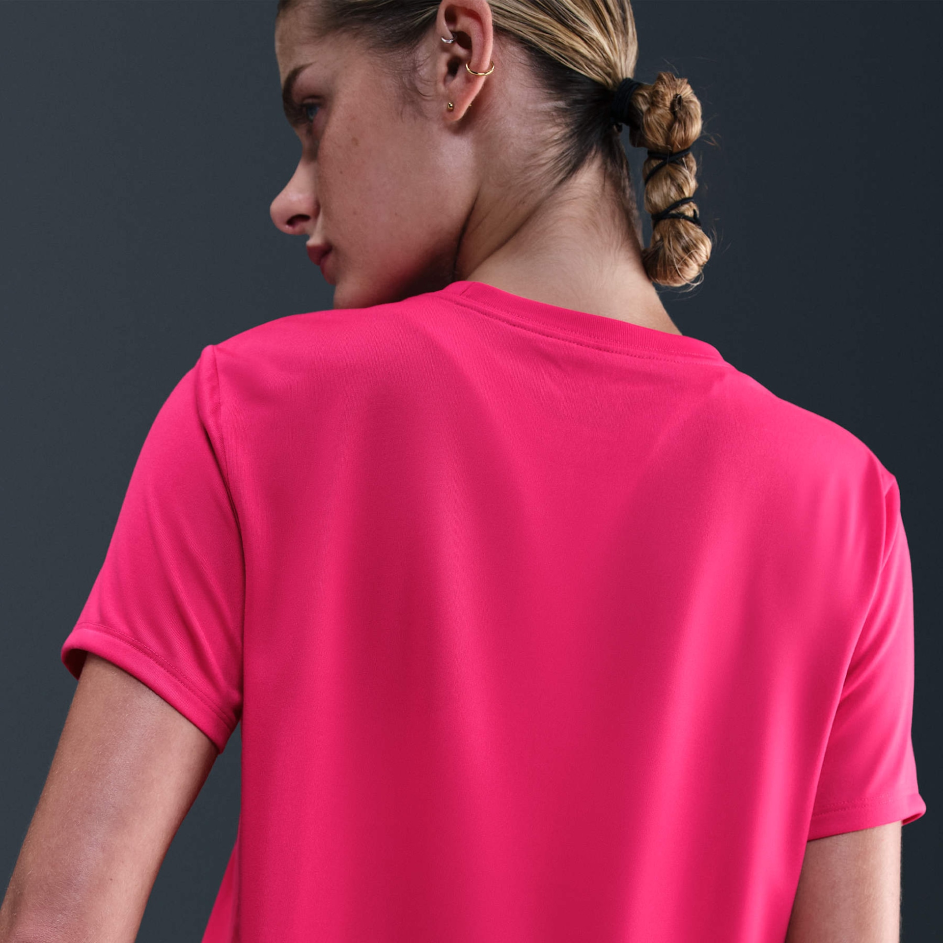 Camiseta Nike Dri-FIT Feminina - Foto 2