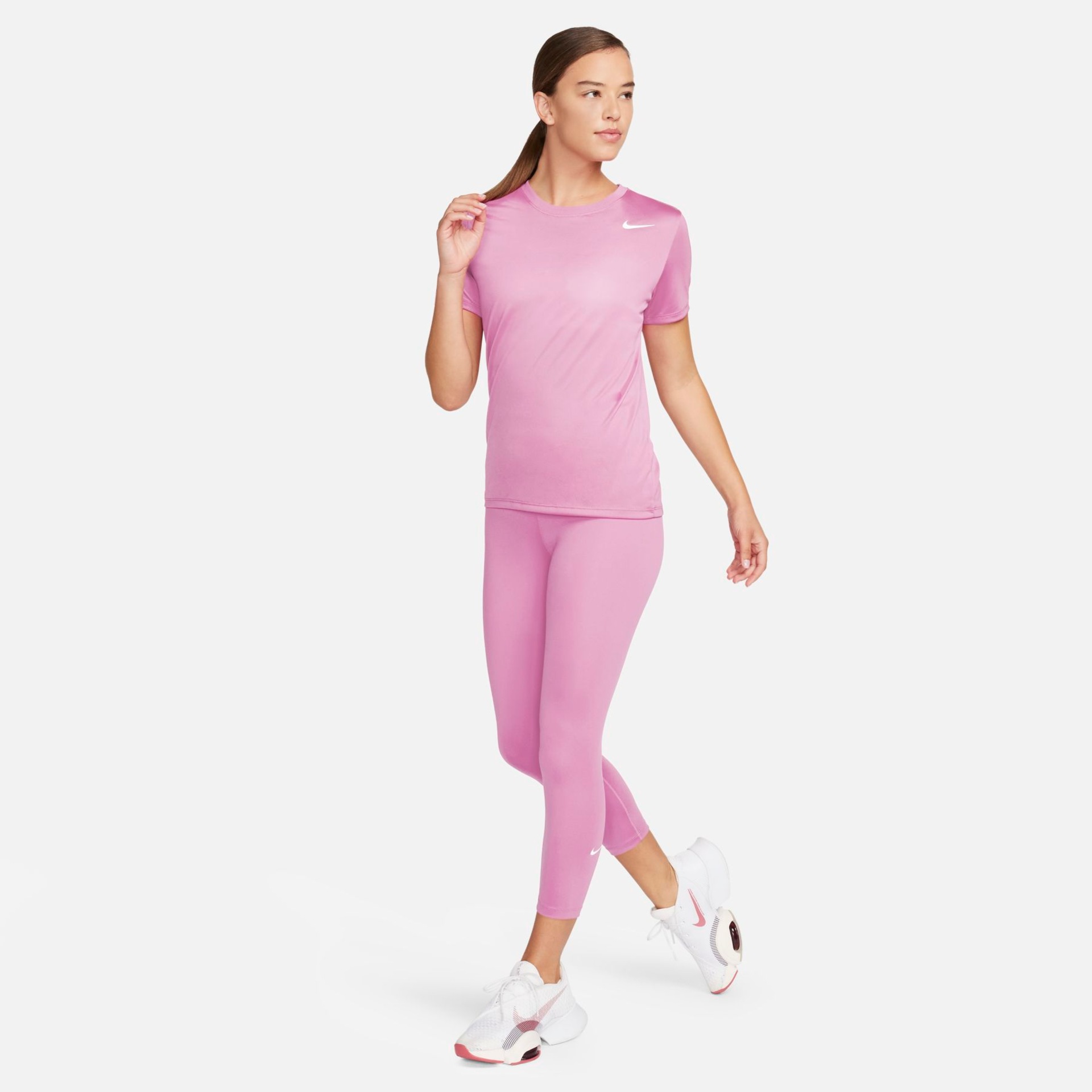 Camiseta Nike Dri-FIT Feminina - Foto 4