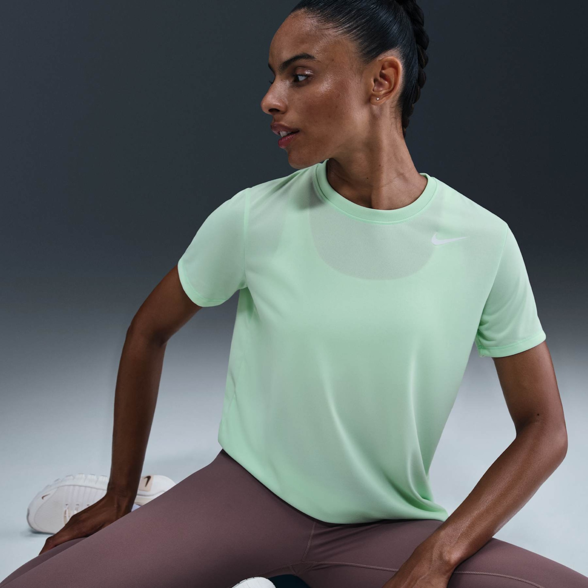 Camiseta Nike Dri-FIT Feminina - Foto 3