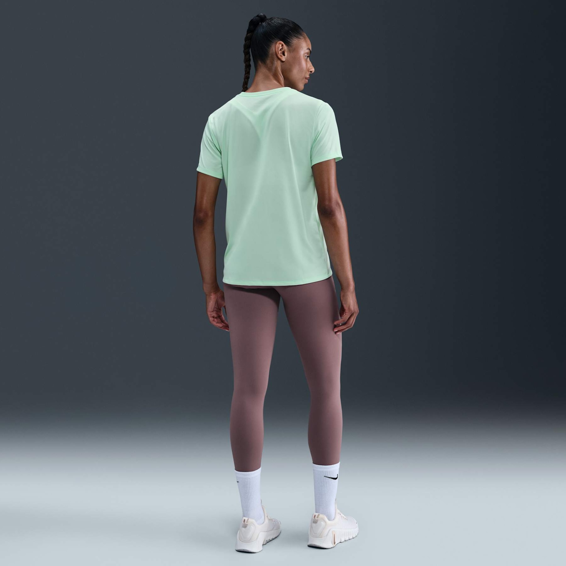 Camiseta Nike Dri-FIT Feminina - Foto 5