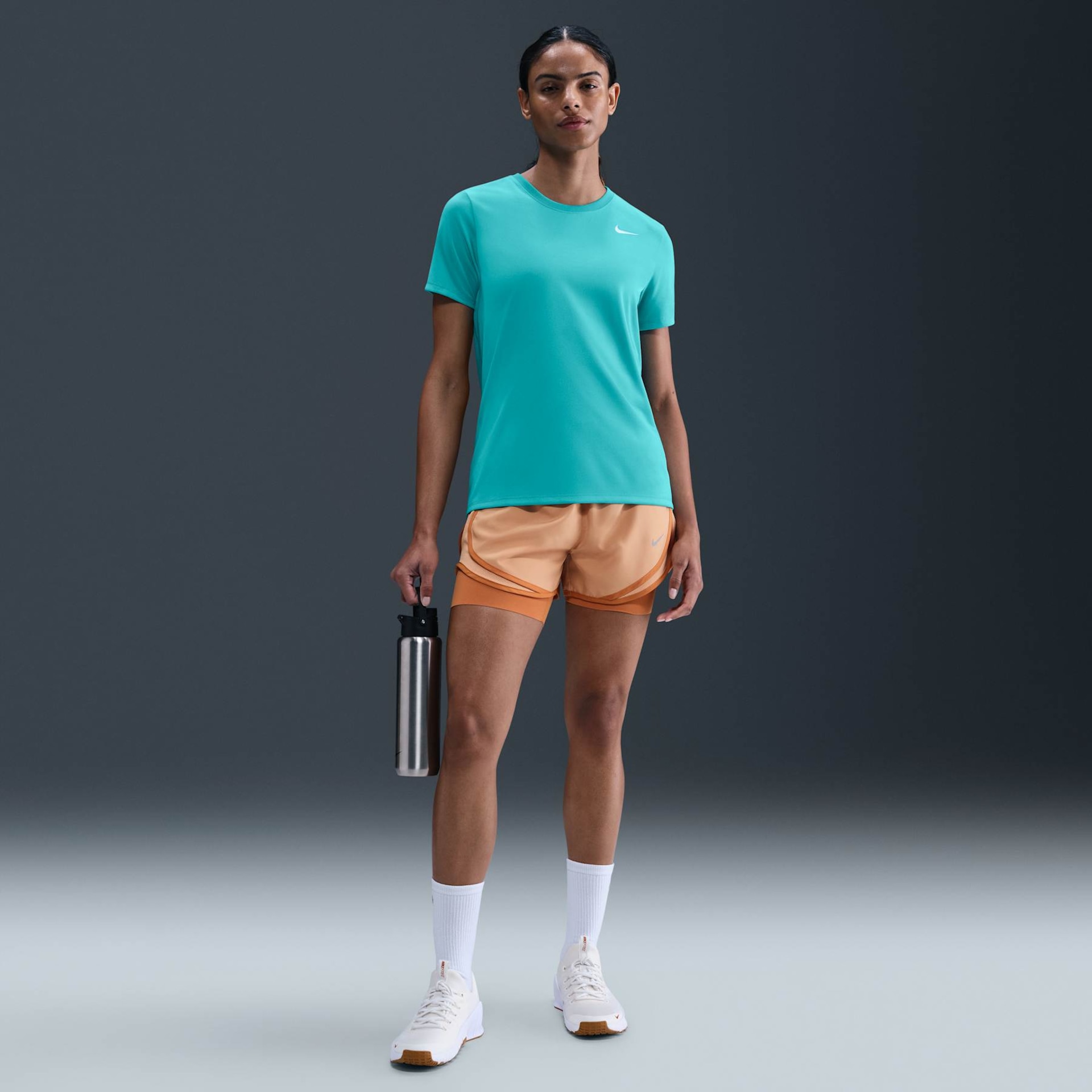 Camiseta Nike Dri-FIT Feminina - Foto 4