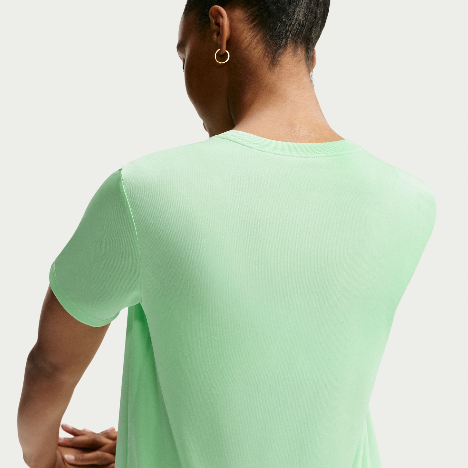Camiseta Nike Dri-FIT Feminina - Foto 4