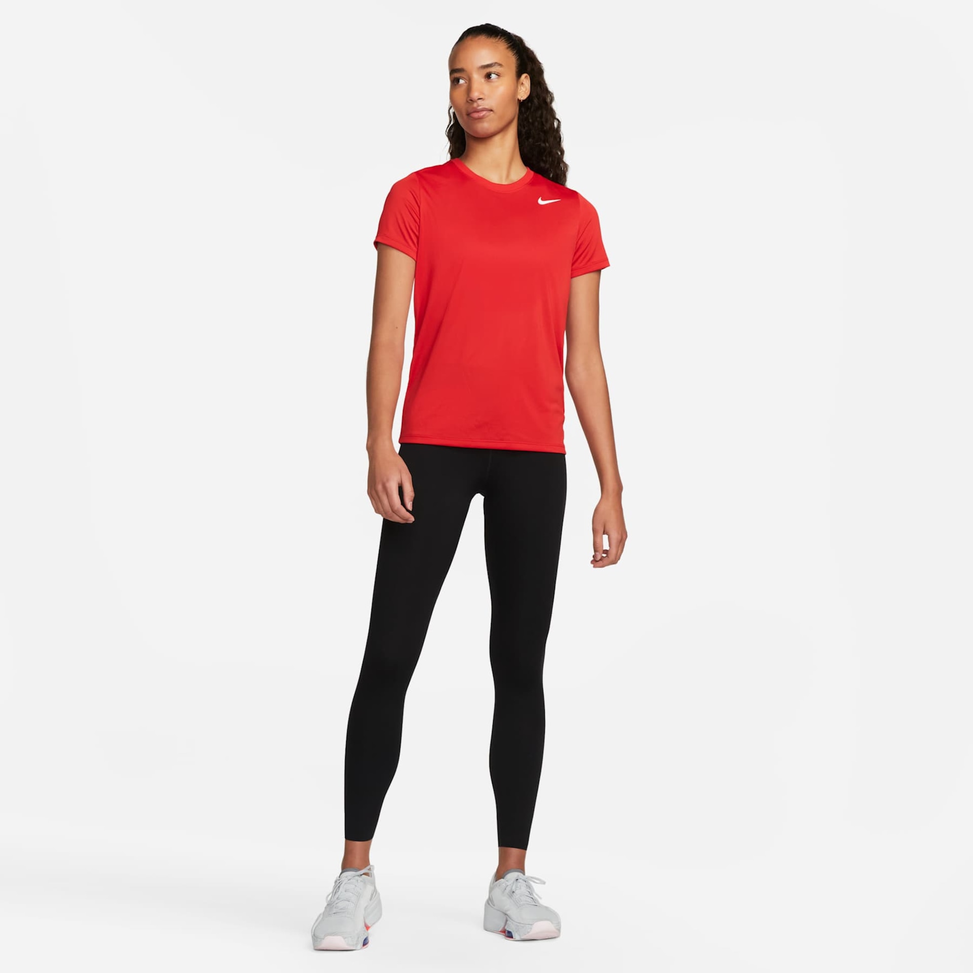 Camiseta Nike Dri-FIT Feminina - Foto 4