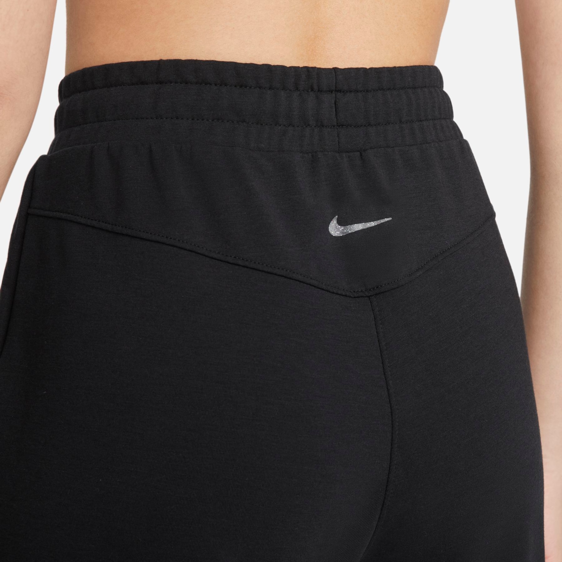 Calça Nike Yoga Dri-FIT Feminina - Foto 4