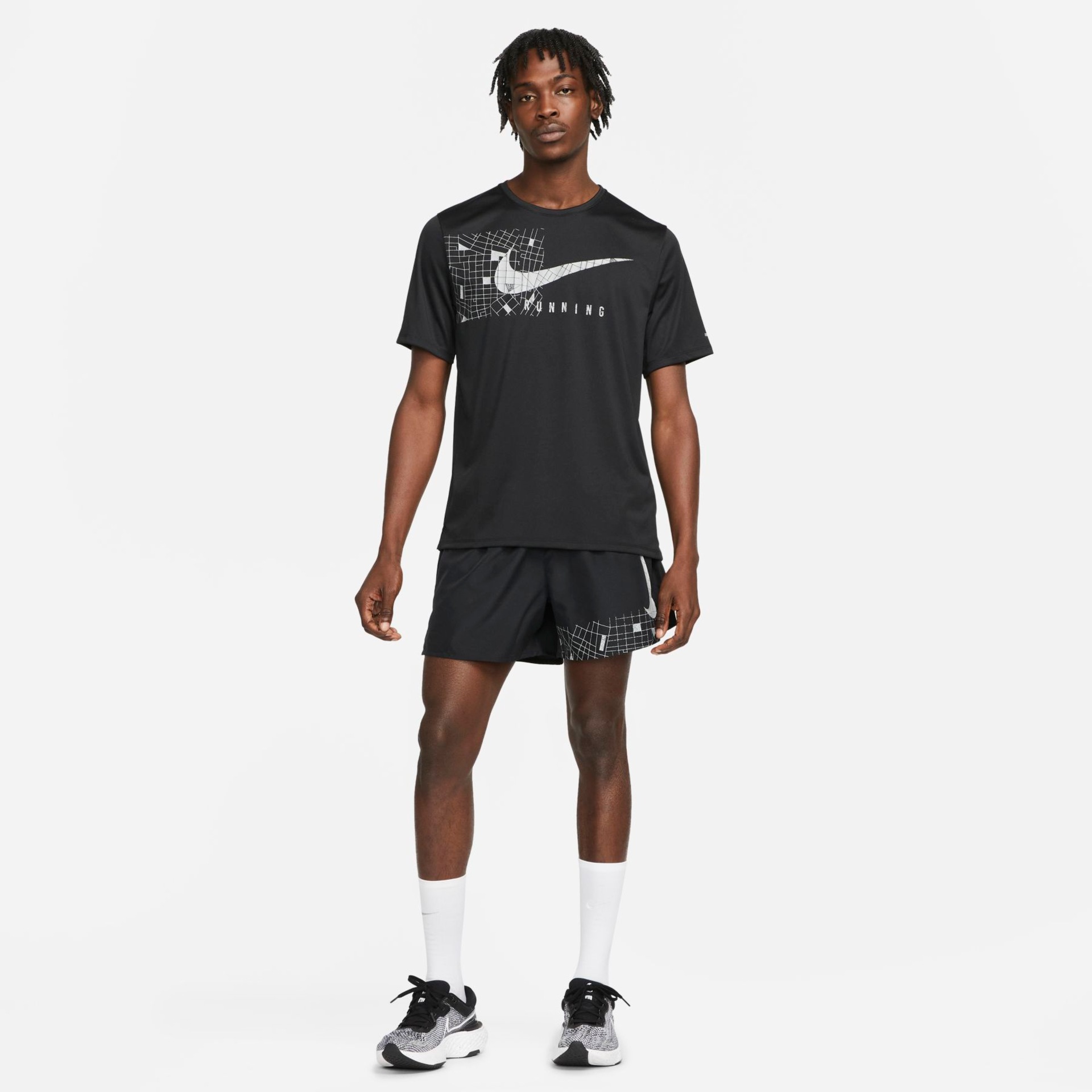 Camiseta Nike Dri-FIT UV Miler Run Division Masculina - Foto 6