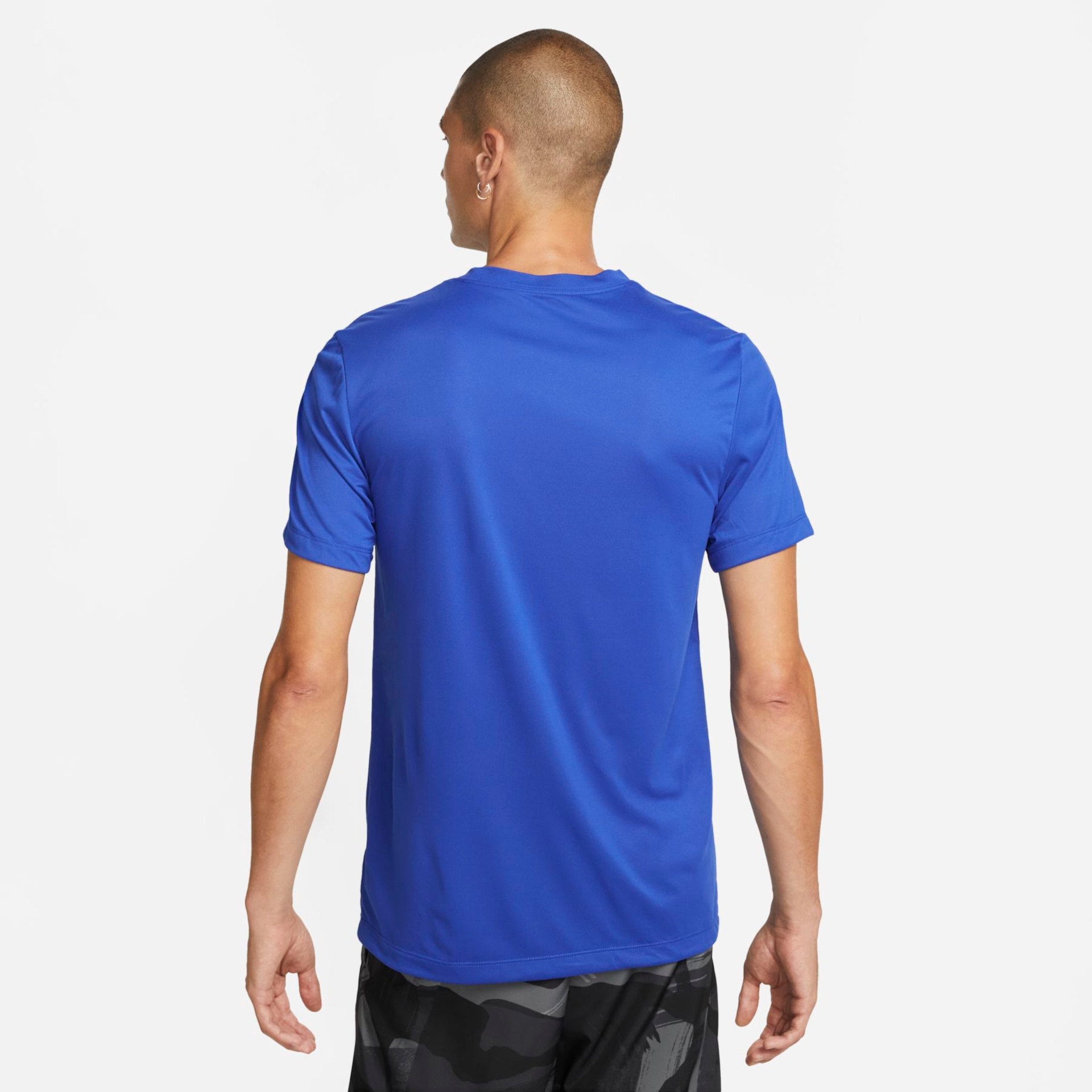 Camiseta Nike Dri-FIT Legend Masculina - Foto 2