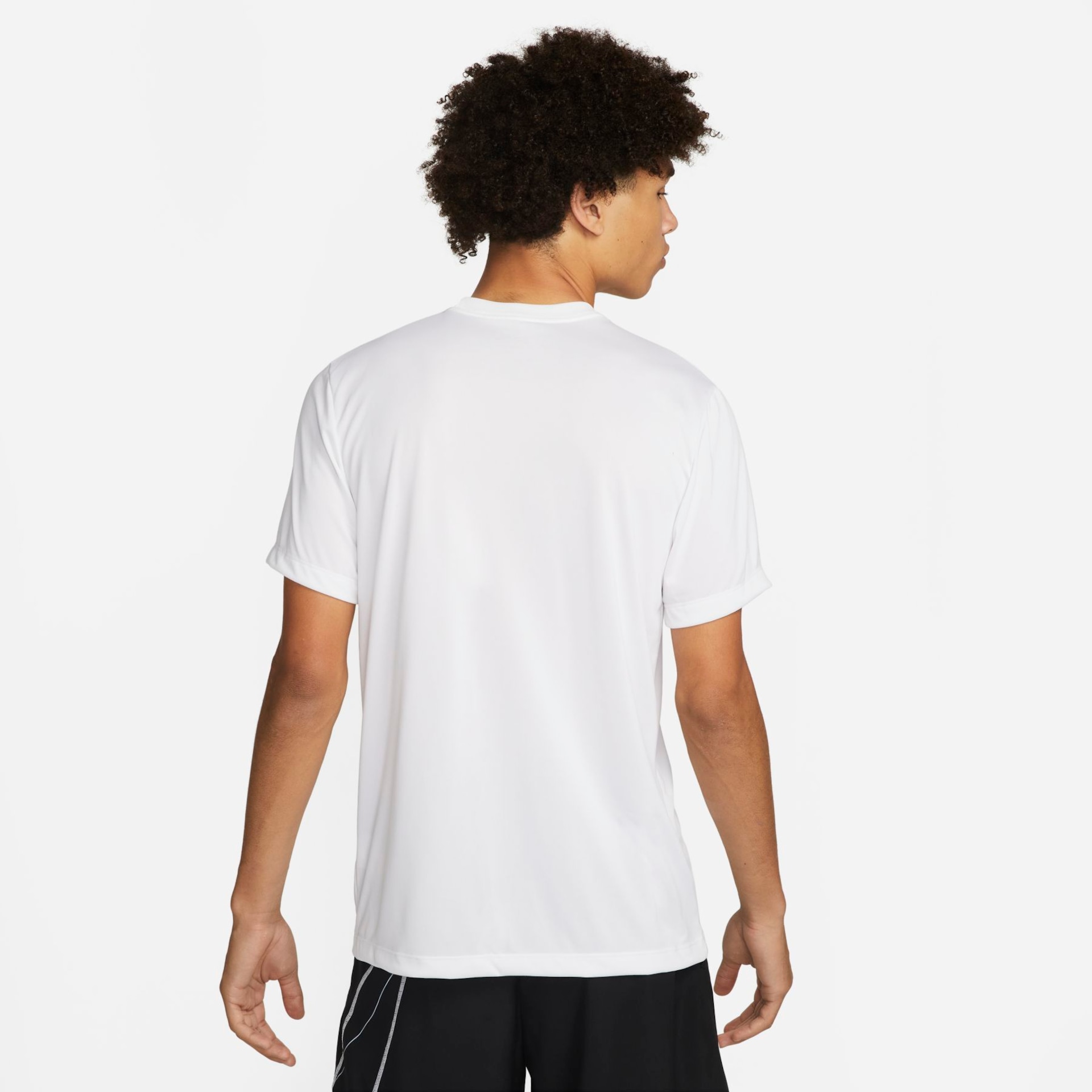 Camiseta Nike Dri-FIT Legend Masculina - Foto 2