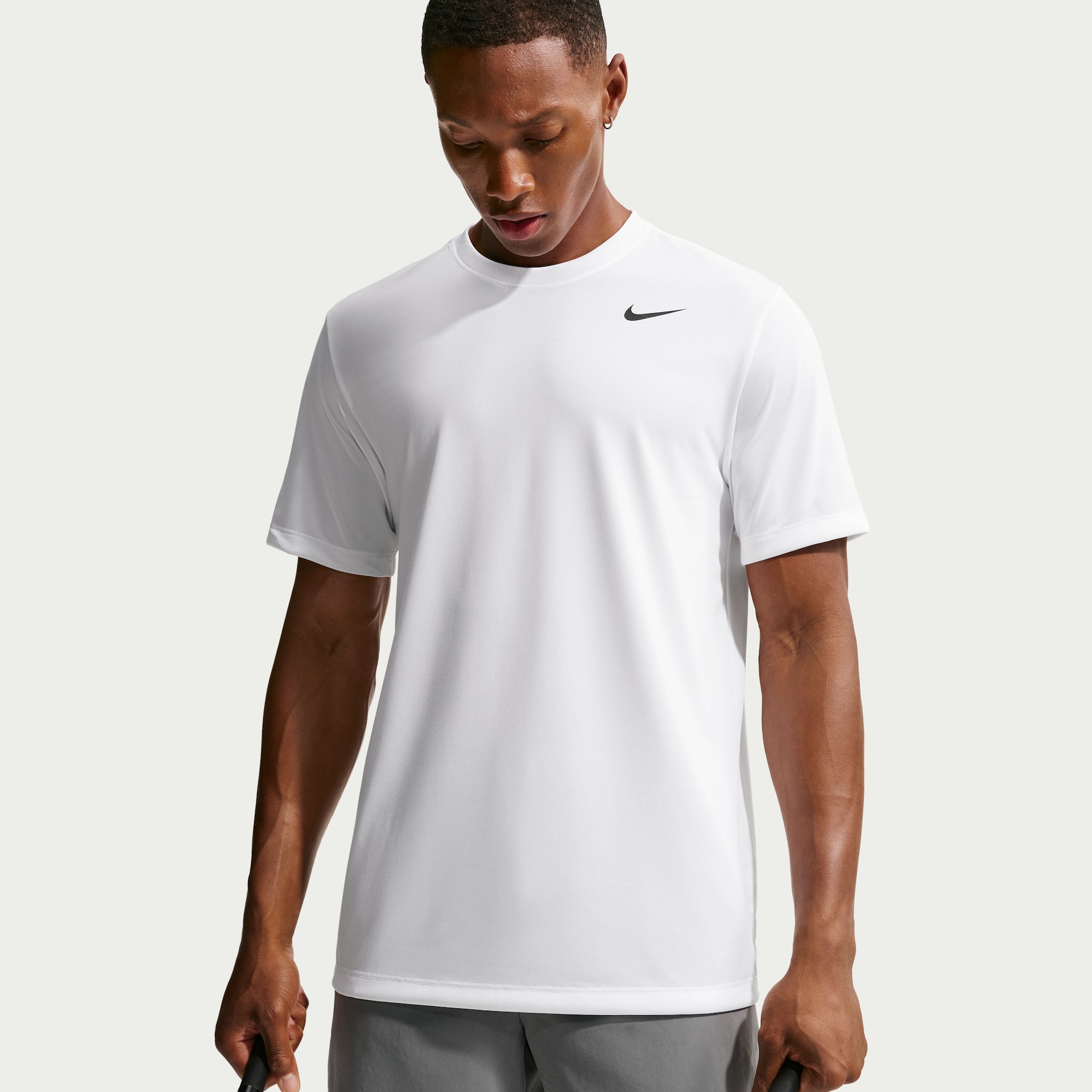 Camiseta Nike Dri-FIT Legend Masculina - Foto 2