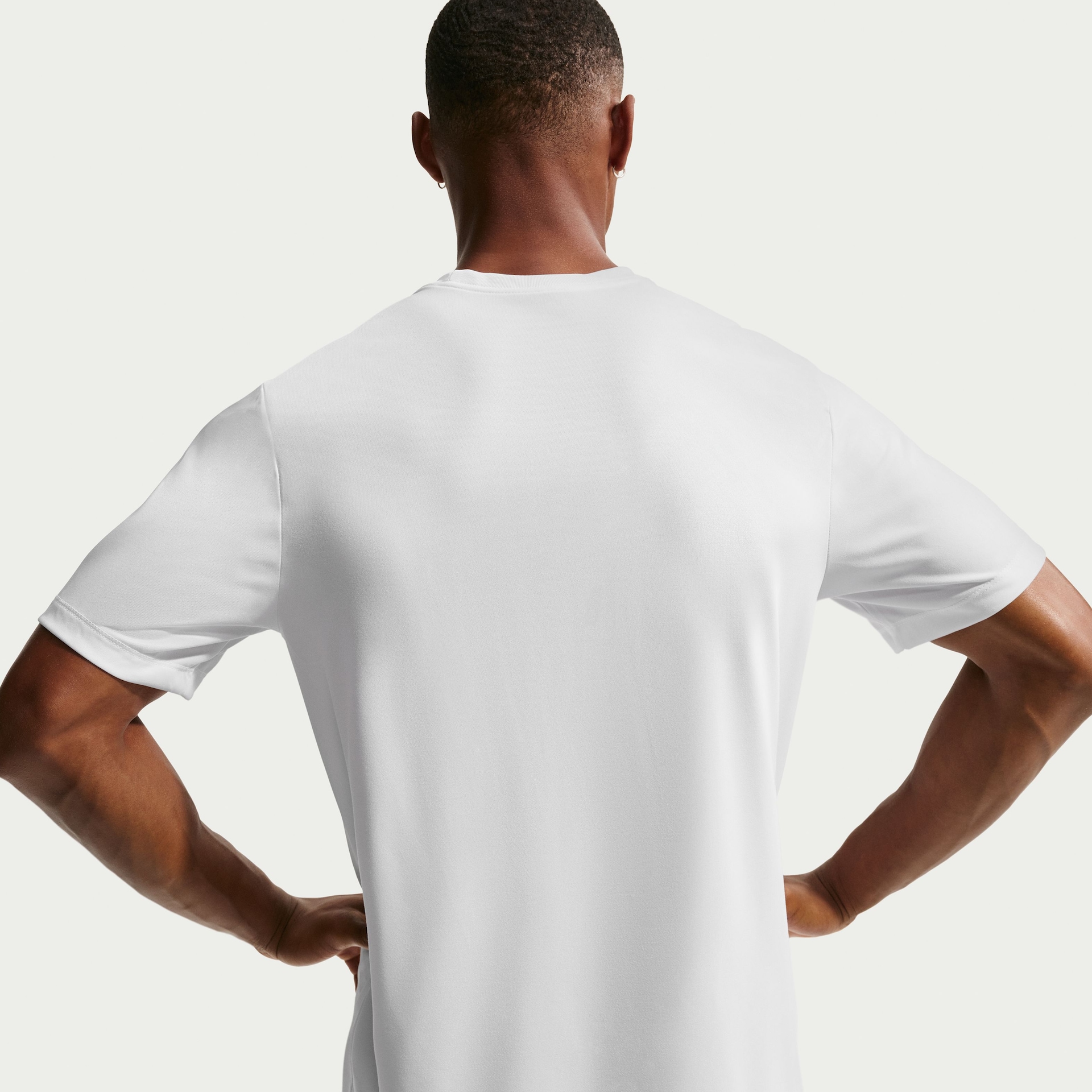 Camiseta Nike Dri-FIT Legend Masculina - Foto 5