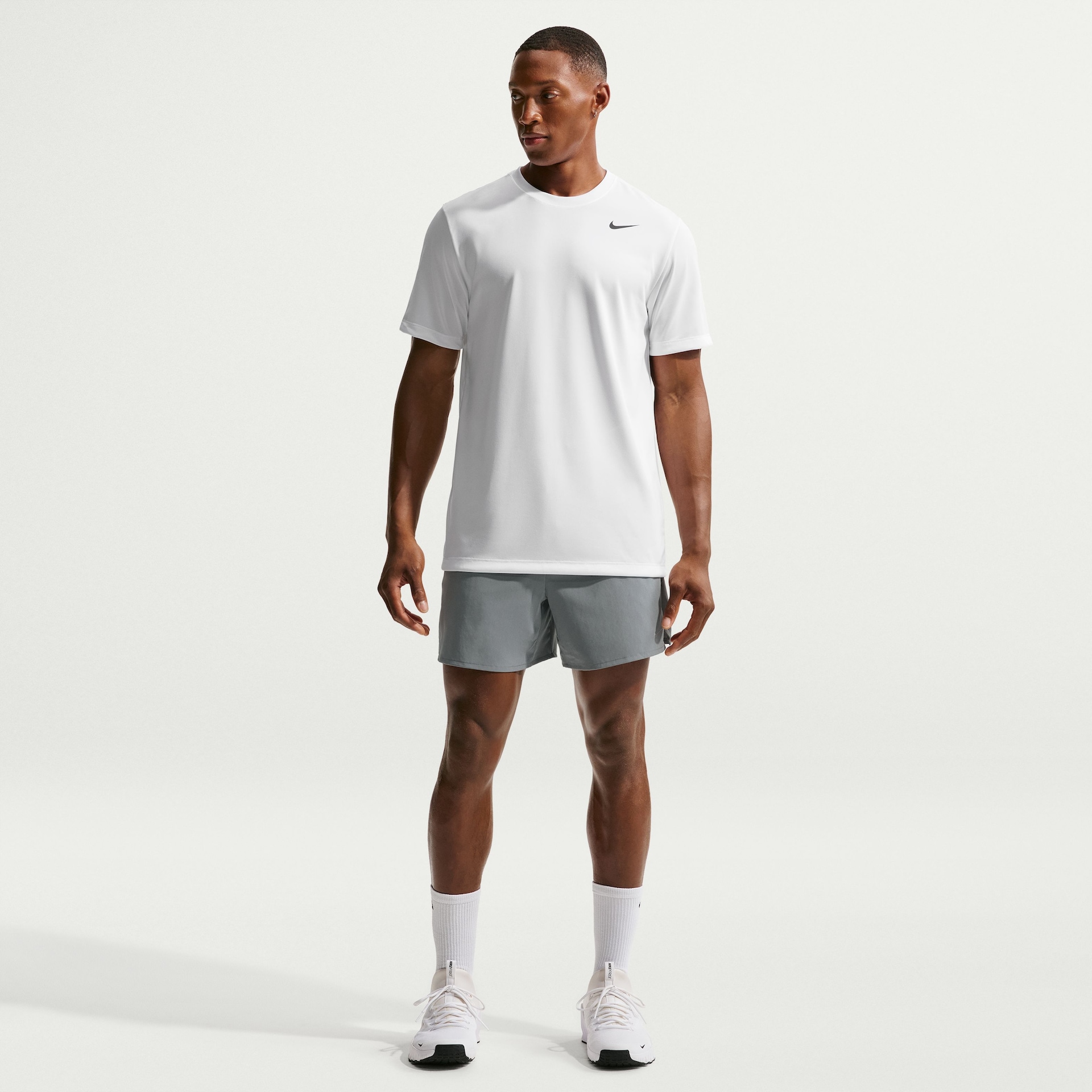Camiseta Nike Dri-FIT Legend Masculina - Foto 3