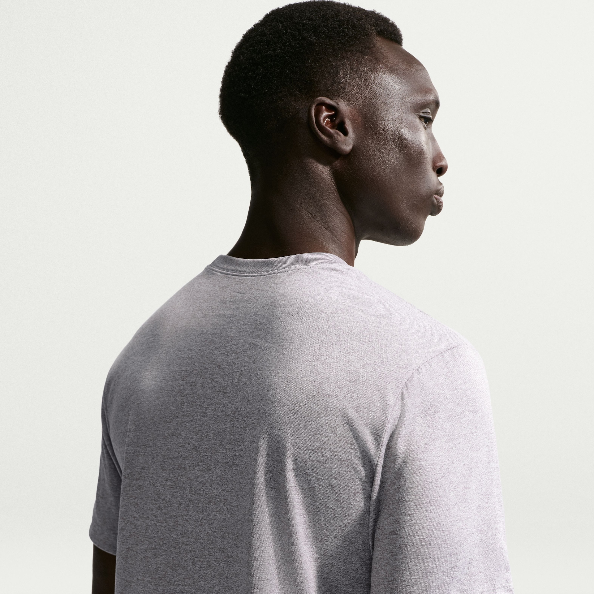 Camiseta Nike Dri-FIT Legend Masculina - Foto 5