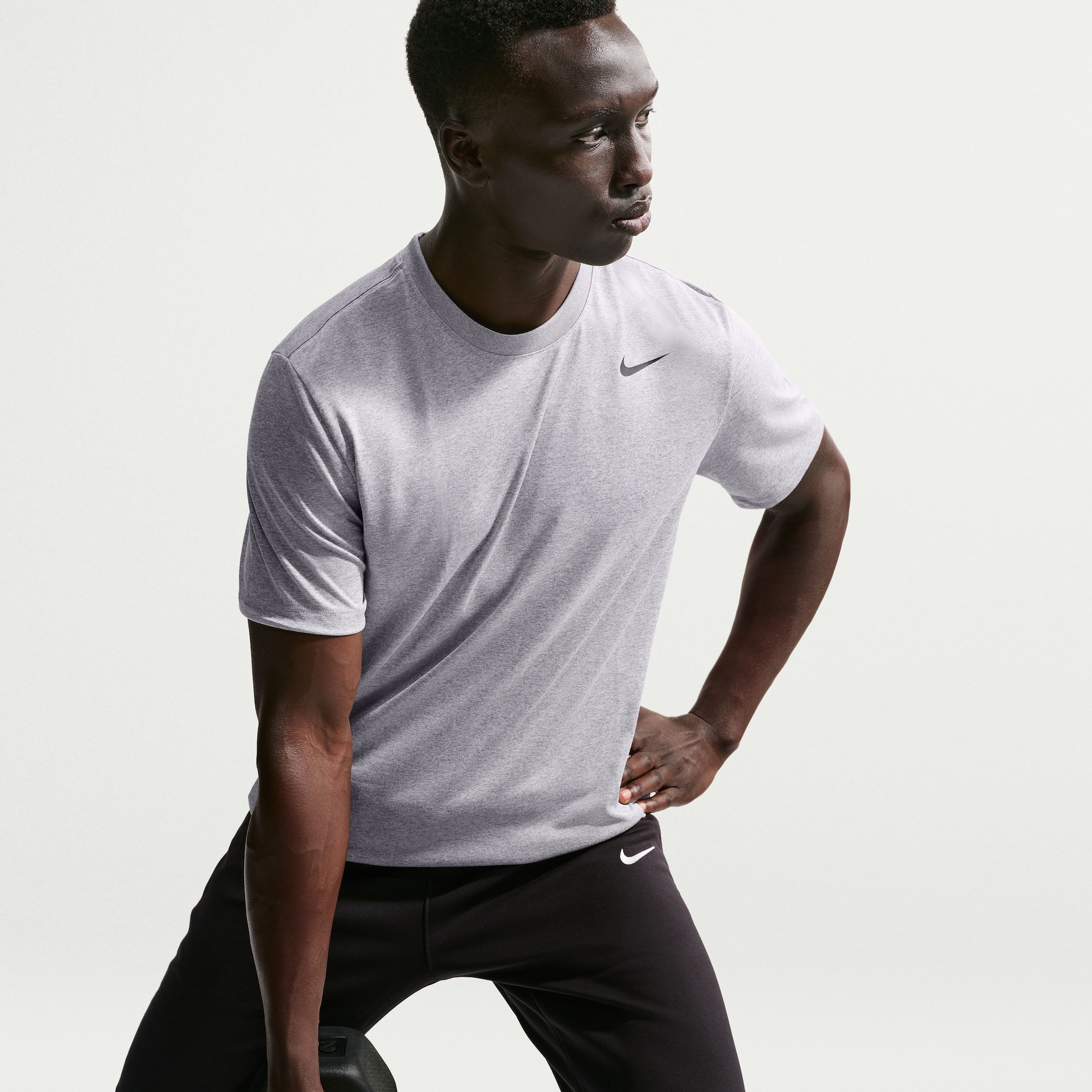Camiseta Nike Dri-FIT Legend Masculina - Foto 2