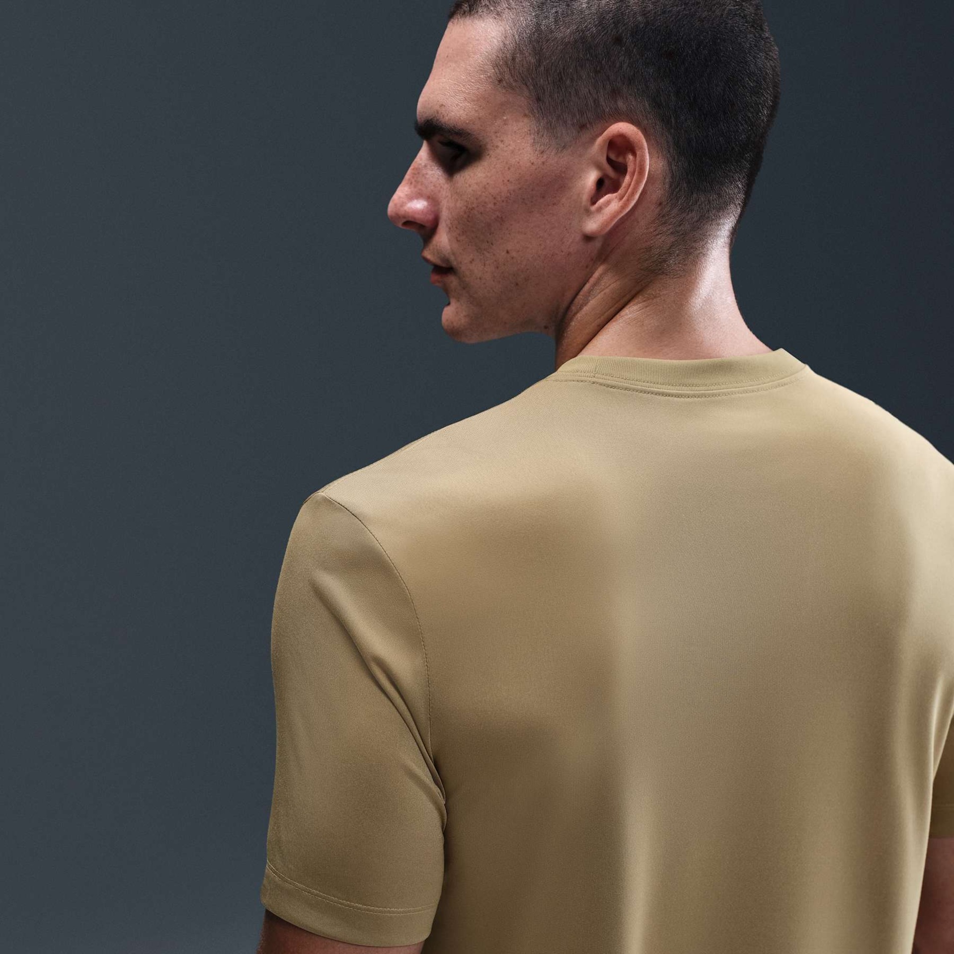 Camiseta Nike Dri-FIT Legend Masculina - Foto 2