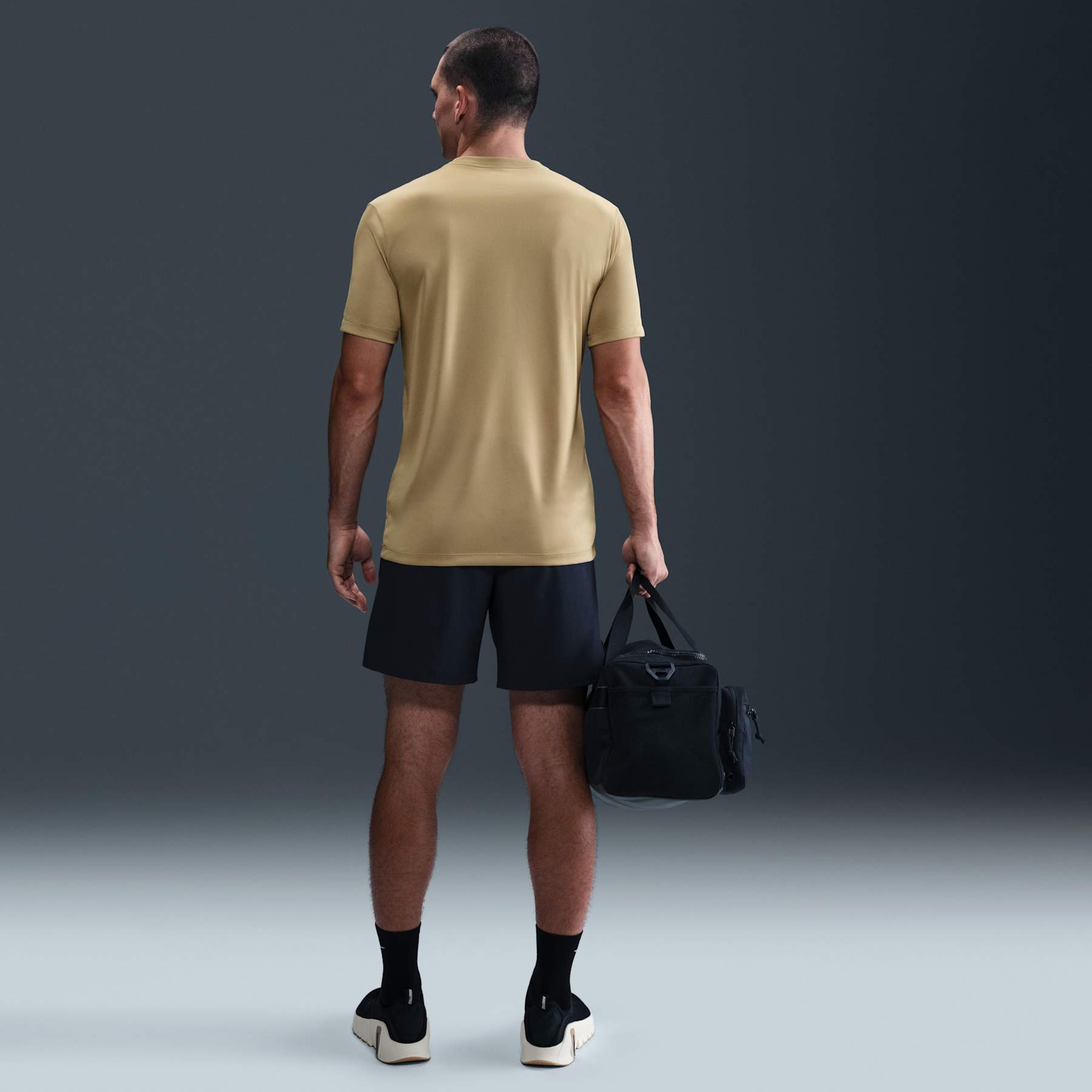 Camiseta Nike Dri-FIT Legend Masculina - Foto 5