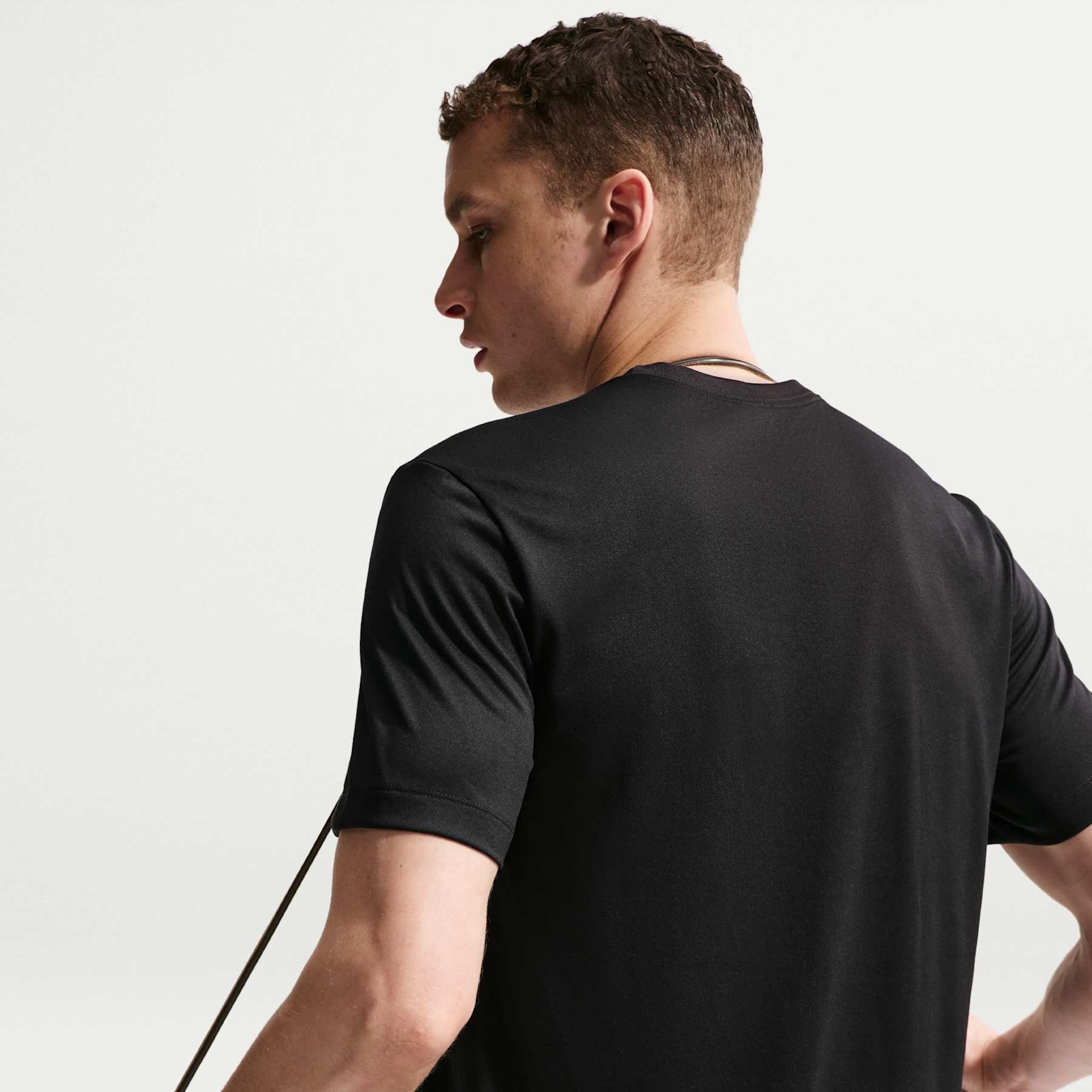 Camiseta Nike Dri-FIT Legend Masculina - Foto 2