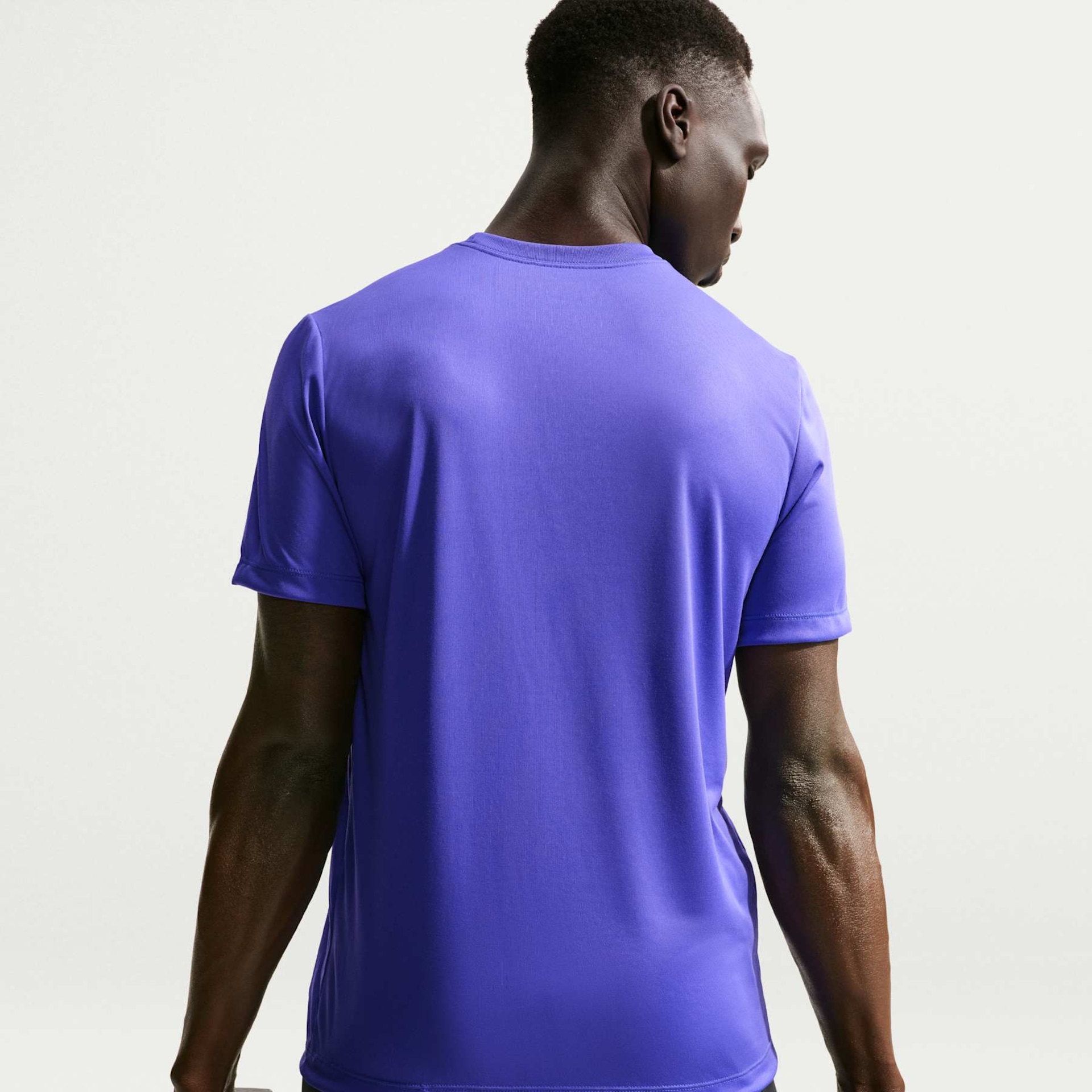 Camiseta Nike Dri-FIT Legend Masculina - Foto 2
