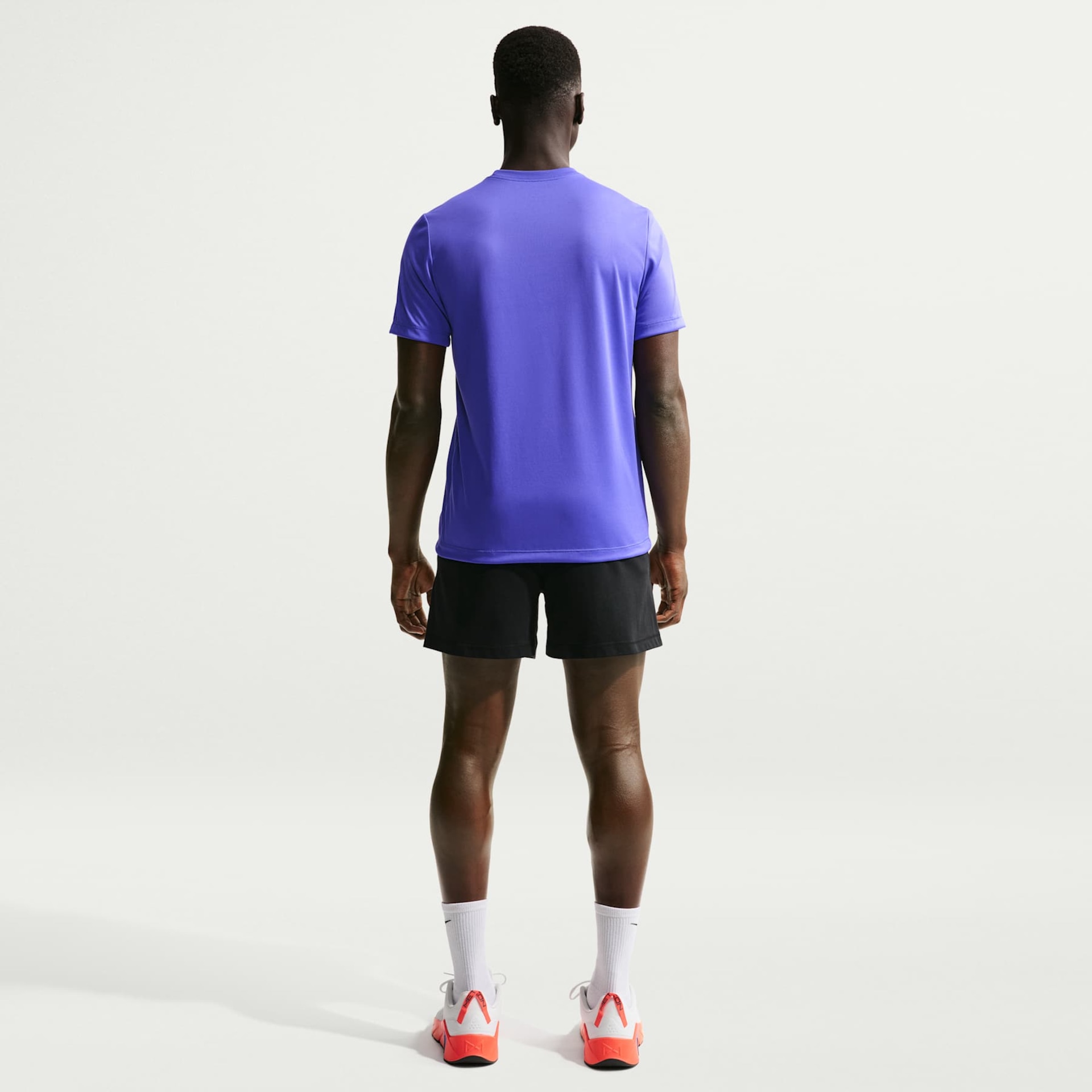 Camiseta Nike Dri-FIT Legend Masculina - Foto 5