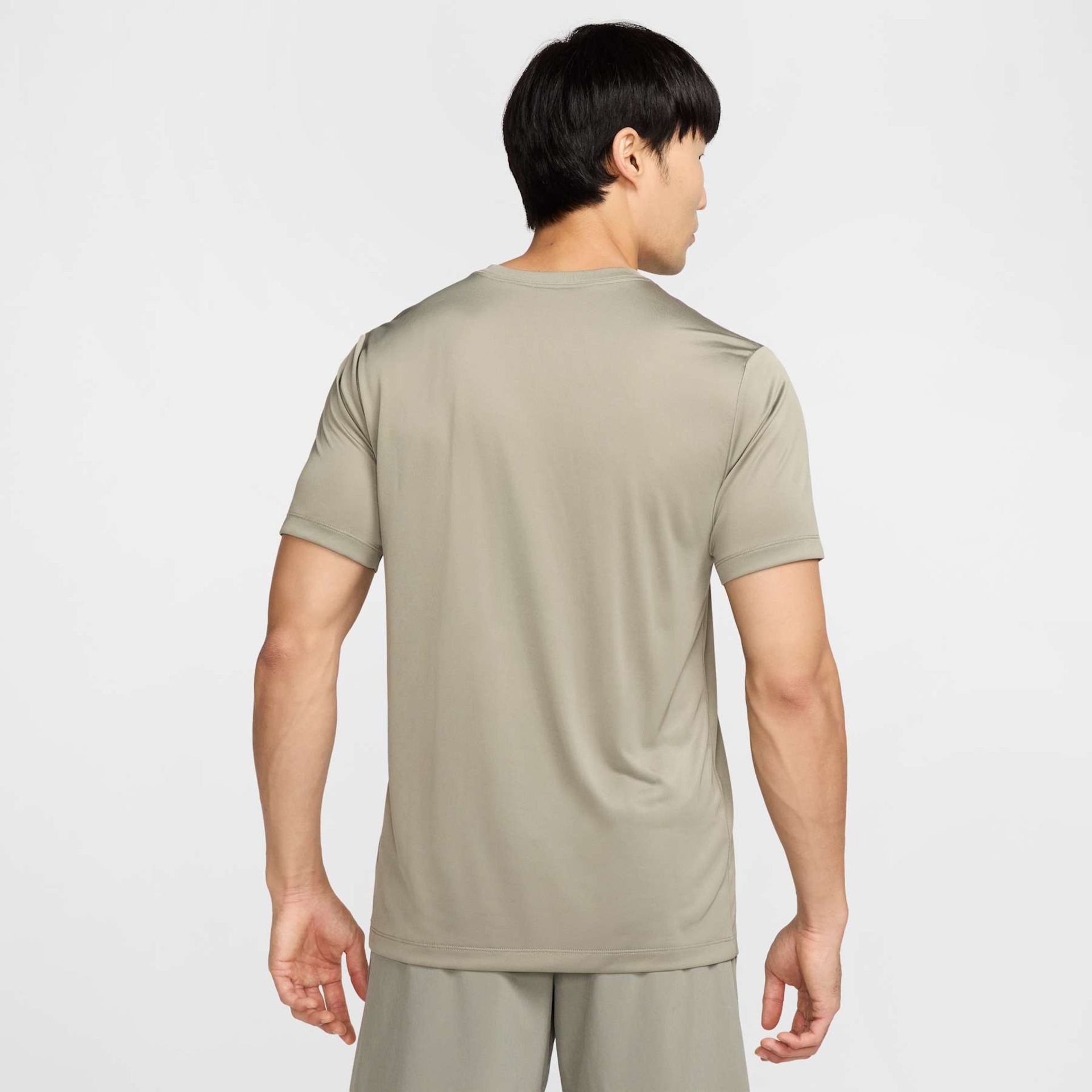 Camiseta Nike Dri-FIT Legend Masculina - Foto 2