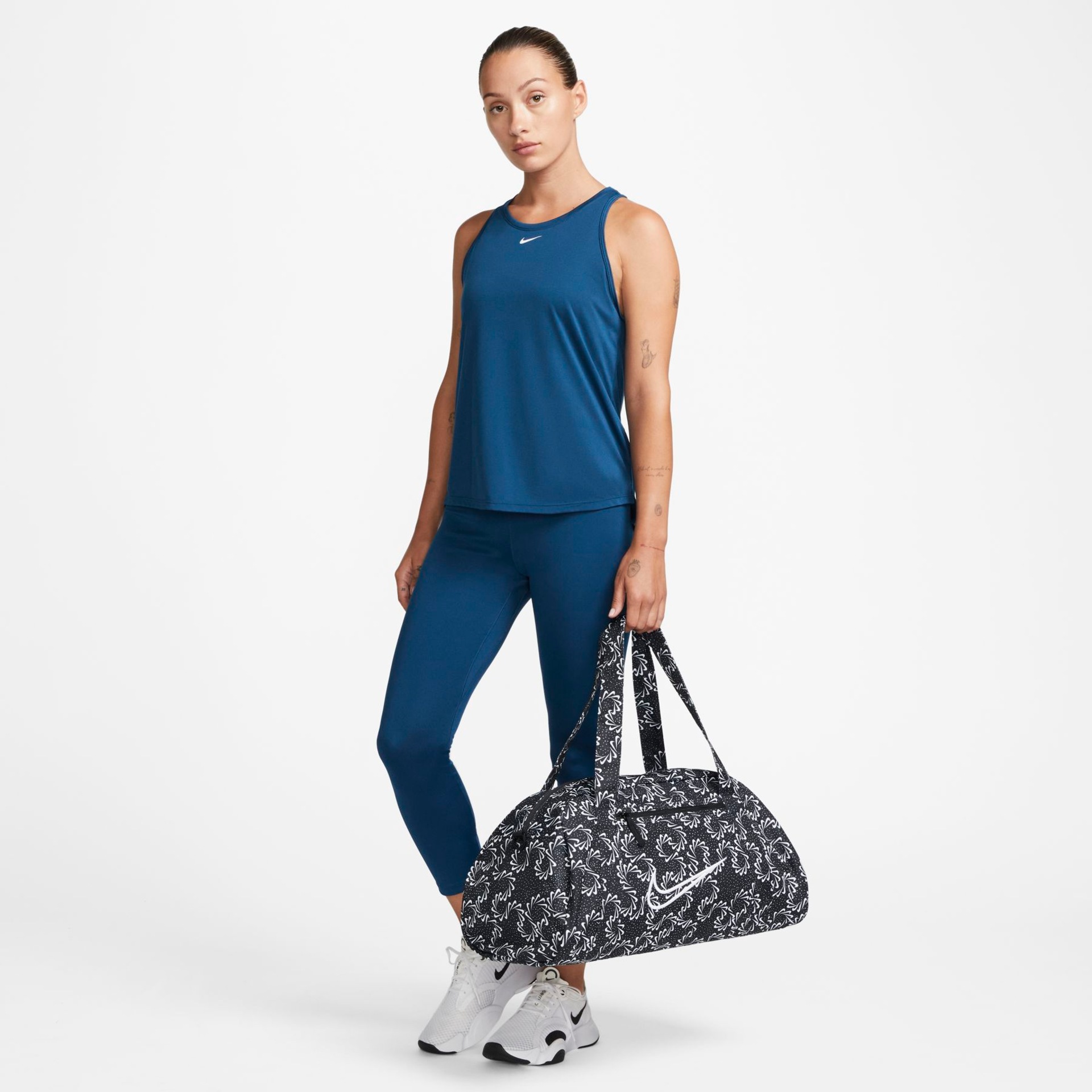 Bolsa Nike Gym Club 2.0 Feminina - Foto 10