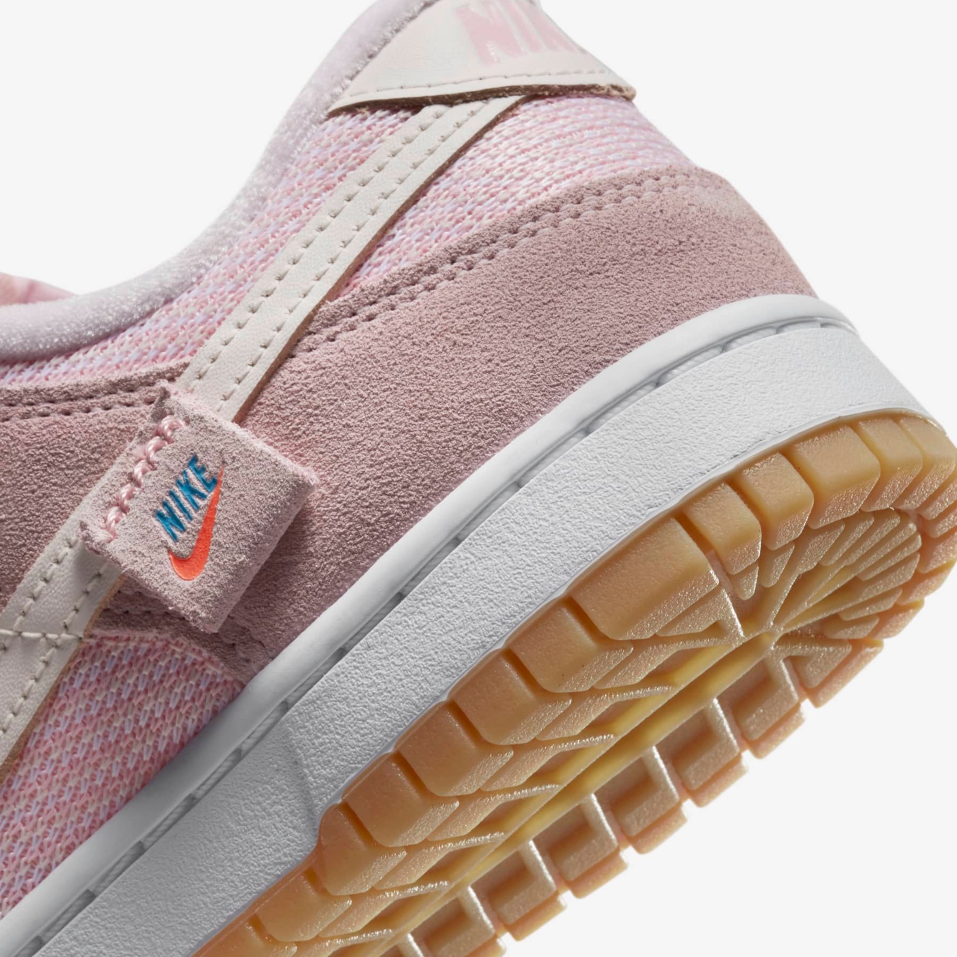 Tênis Nike Dunk Low SE Bear Feminino - Foto 9