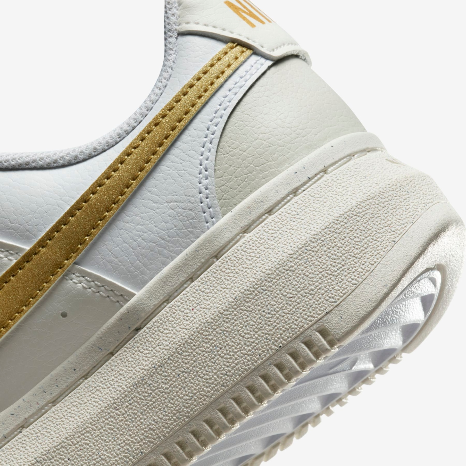 Tênis Nike Court Vision Alta Feminino - Foto 8