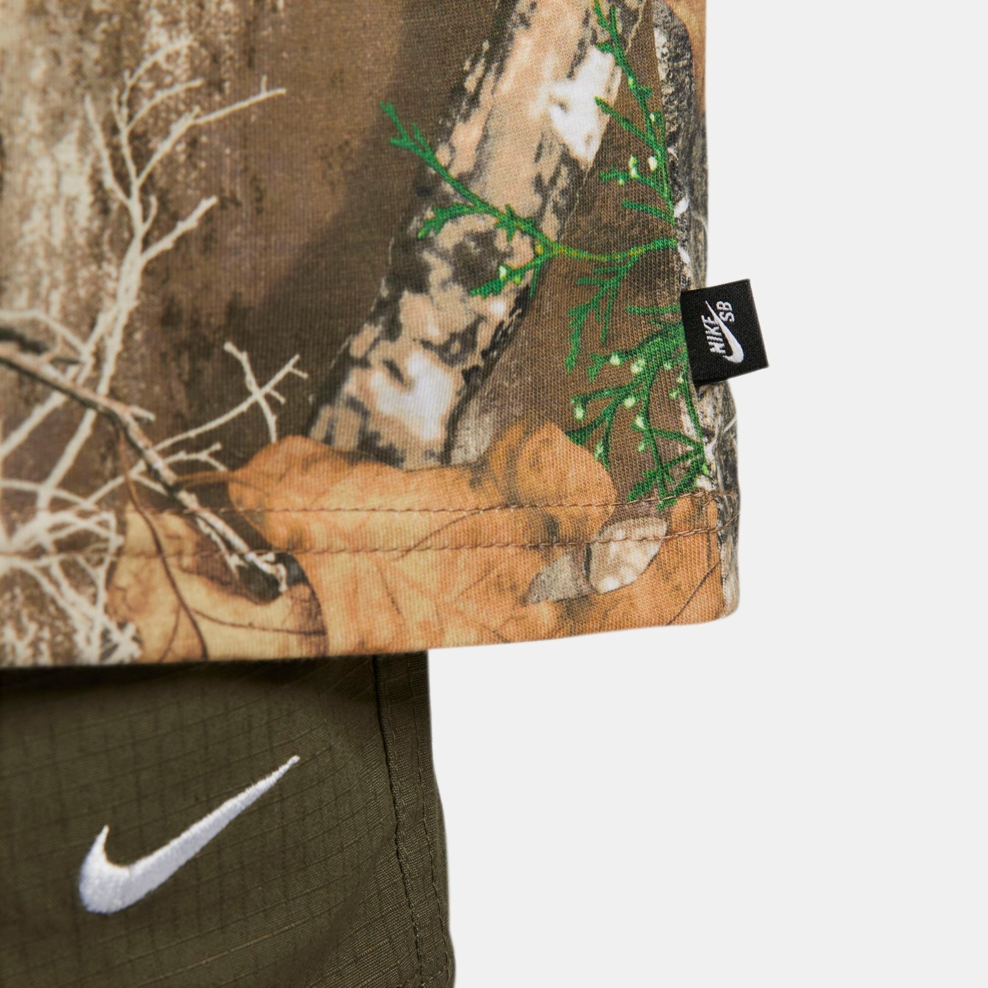 Camiseta Nike SB Real Tree AOP Masculina - Foto 4