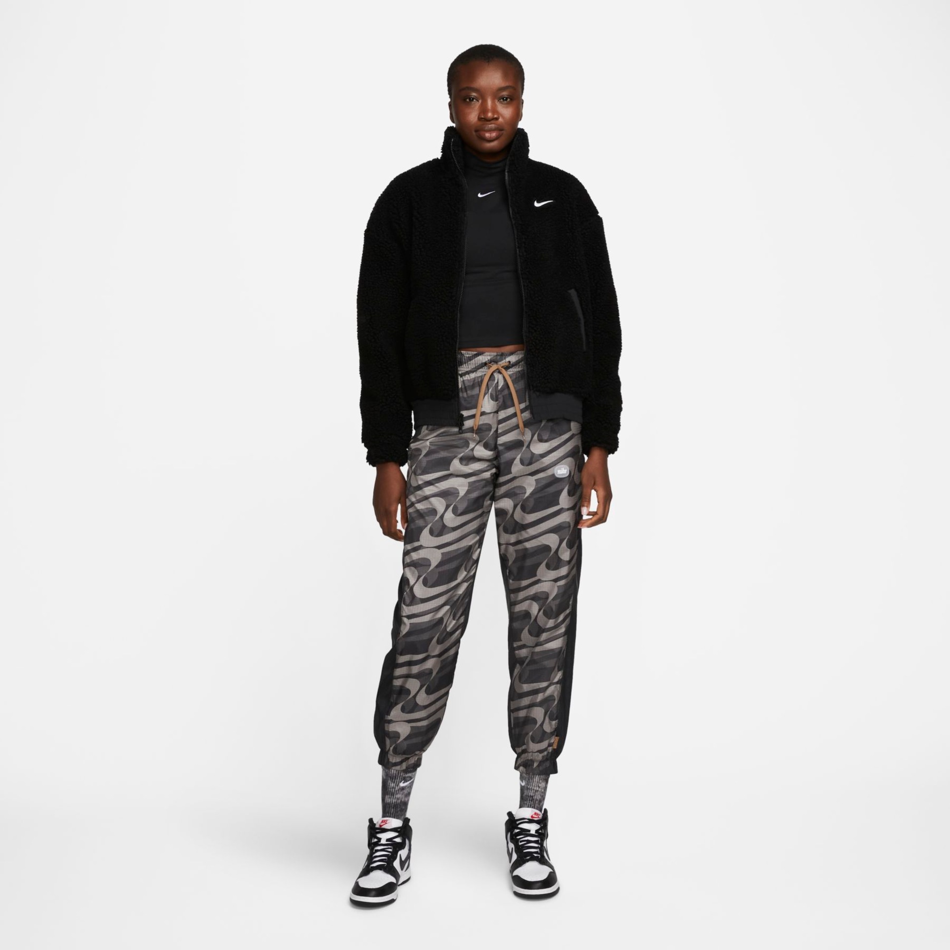 Jaqueta Nike Sportswear Swoosh Feminina - Foto 7