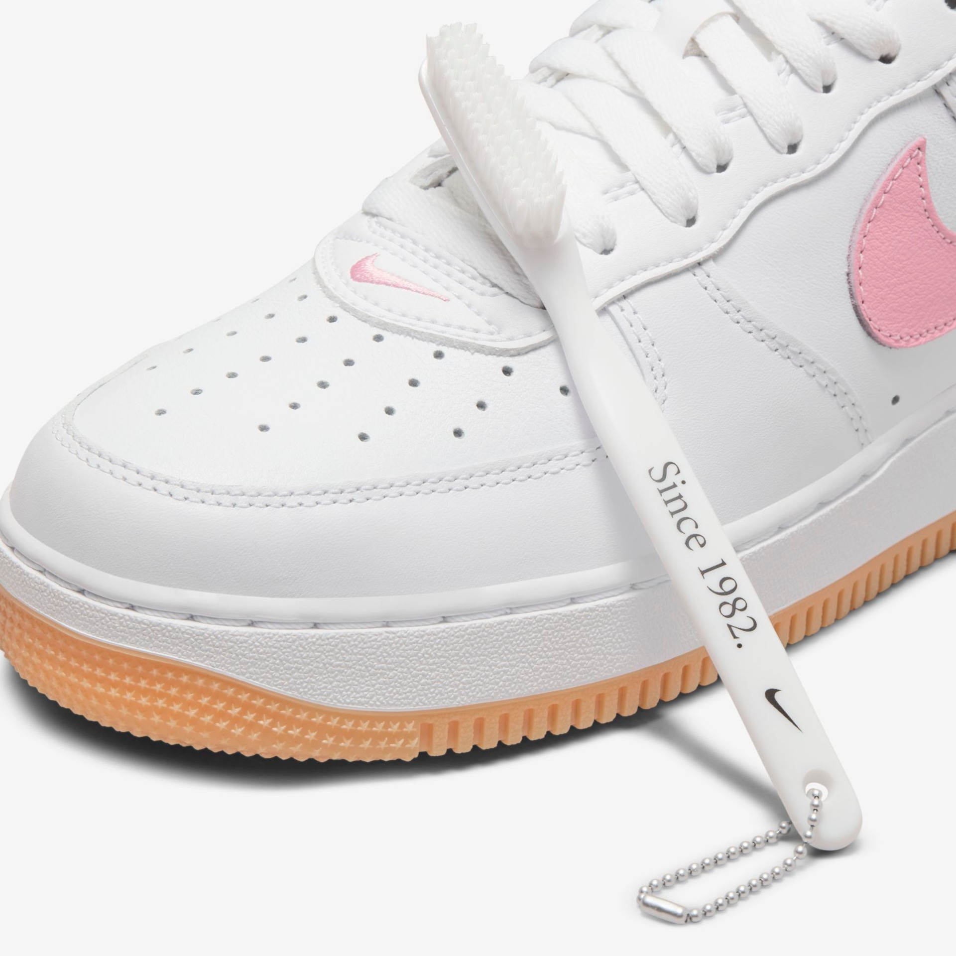 Tênis Nike Air Force 1 Low Retro - Foto 10