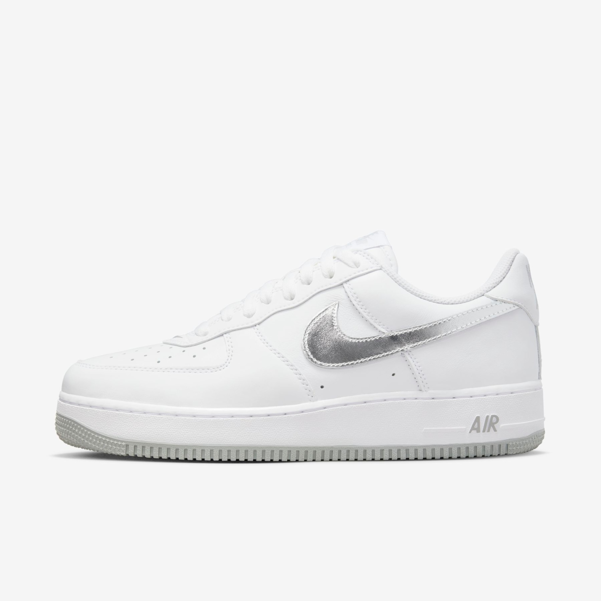 Tênis Nike Air Force 1 Low - Foto 1