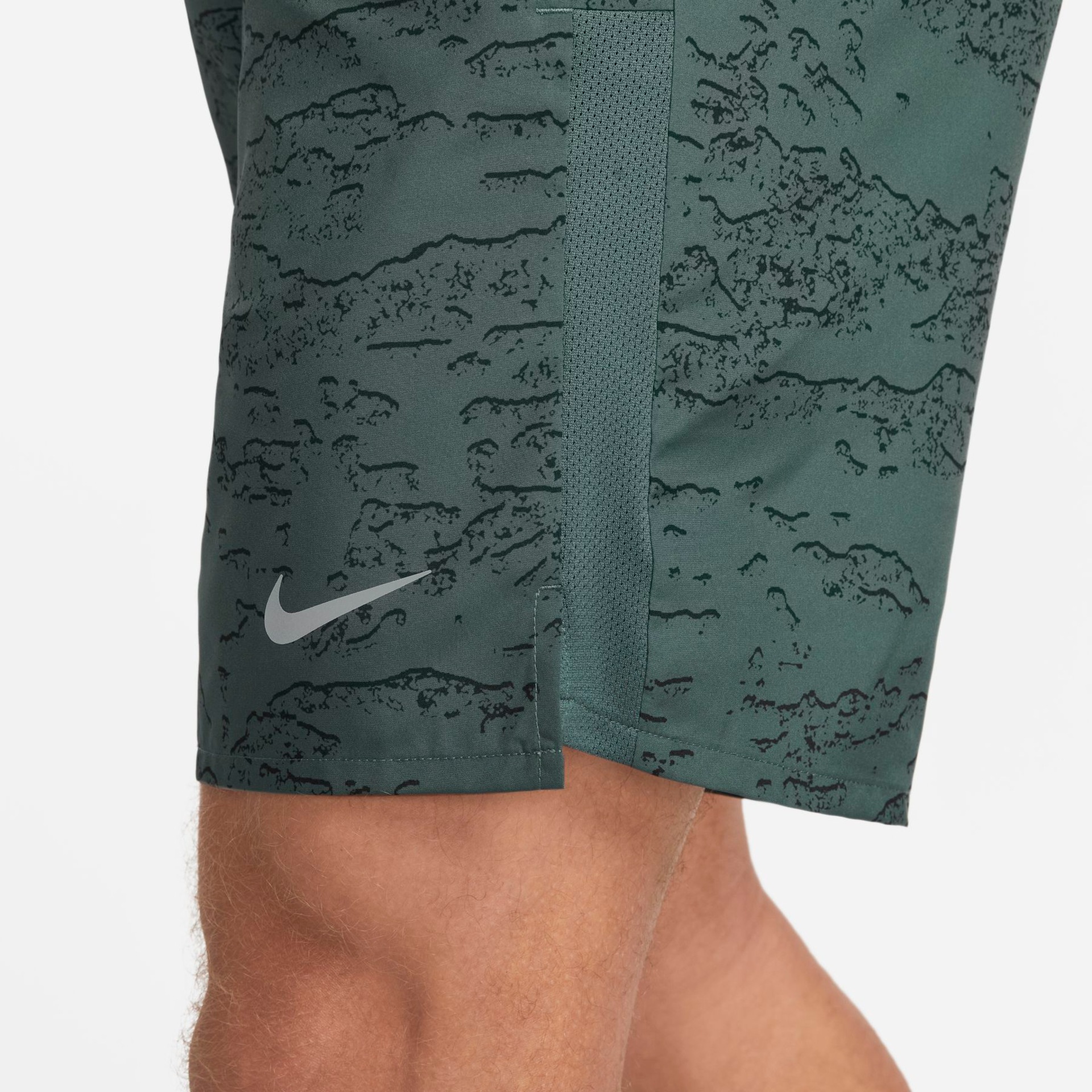 Shorts Nike Dri-FIT Run Division Challenger Masculino - Foto 7