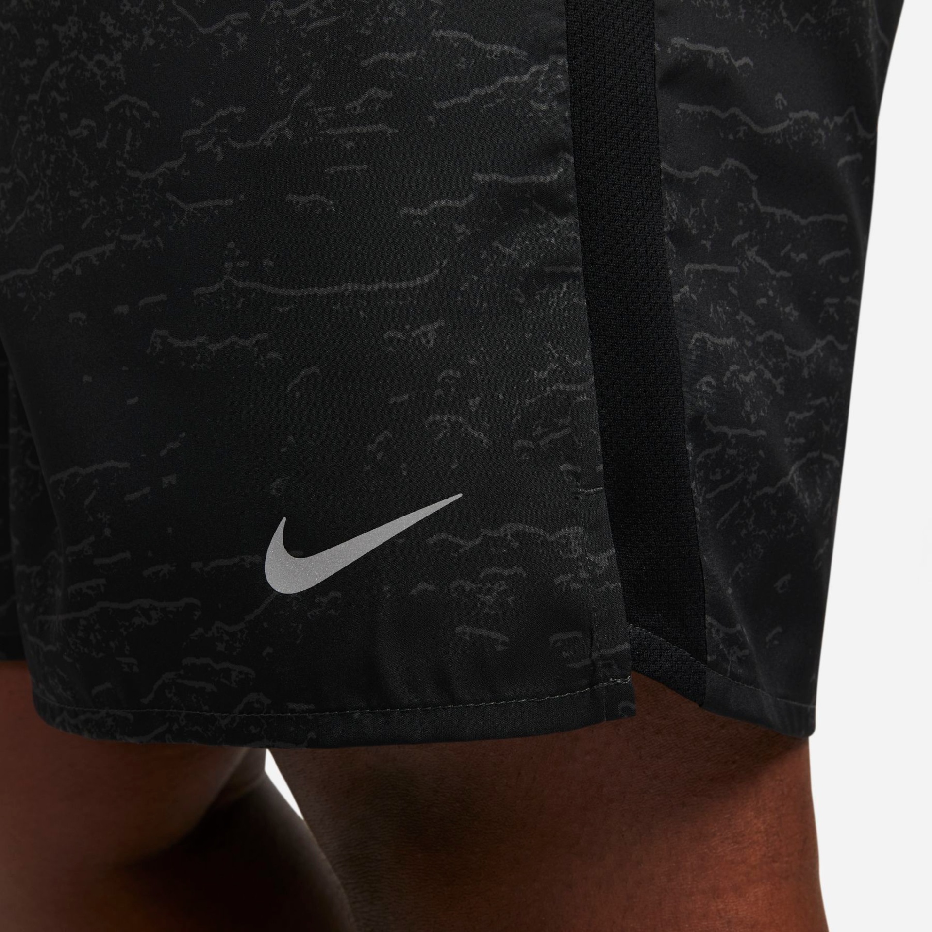 Shorts Nike Dri-FIT Run Division Challenger Masculino - Foto 14