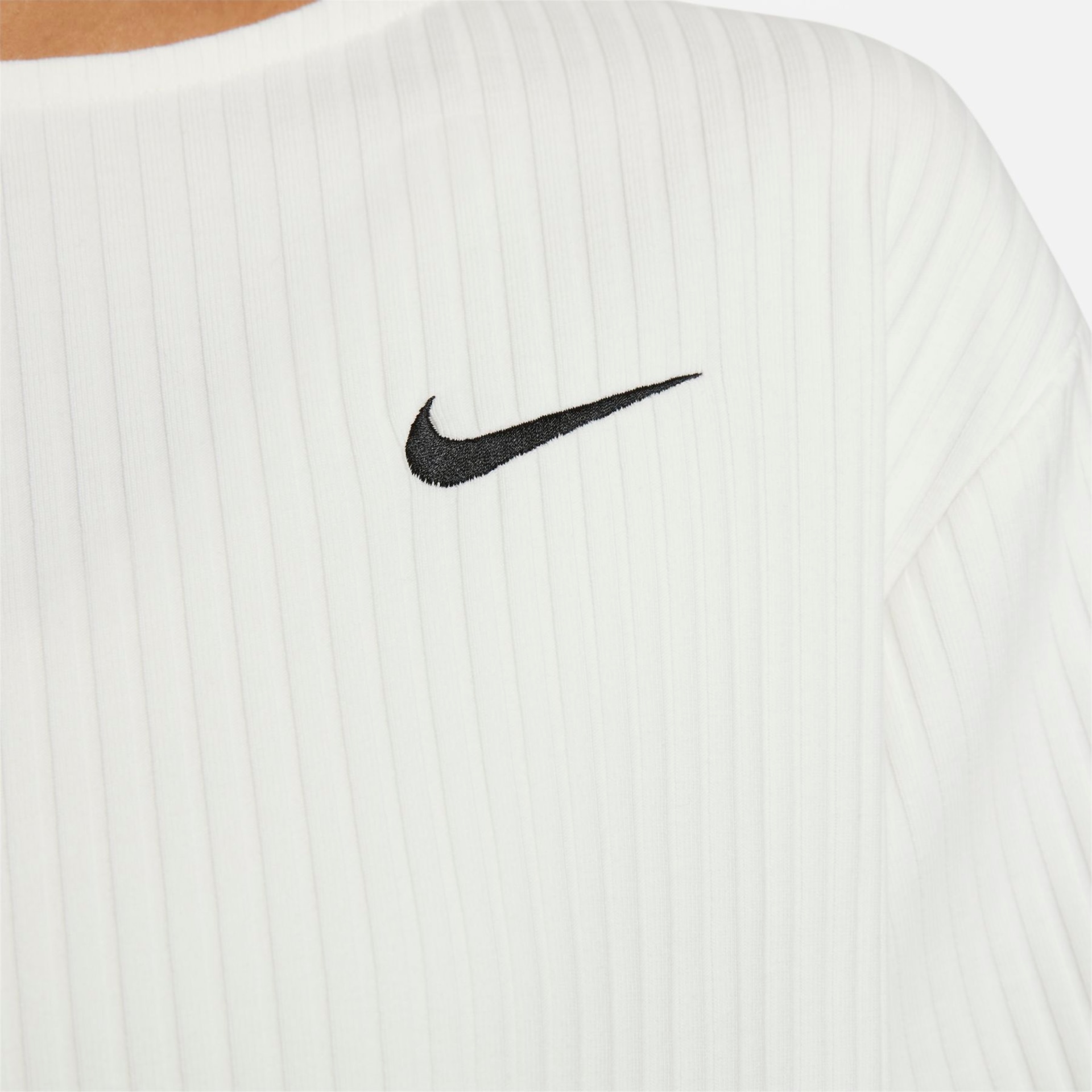 Camiseta Nike Sportswear Feminina - Foto 4