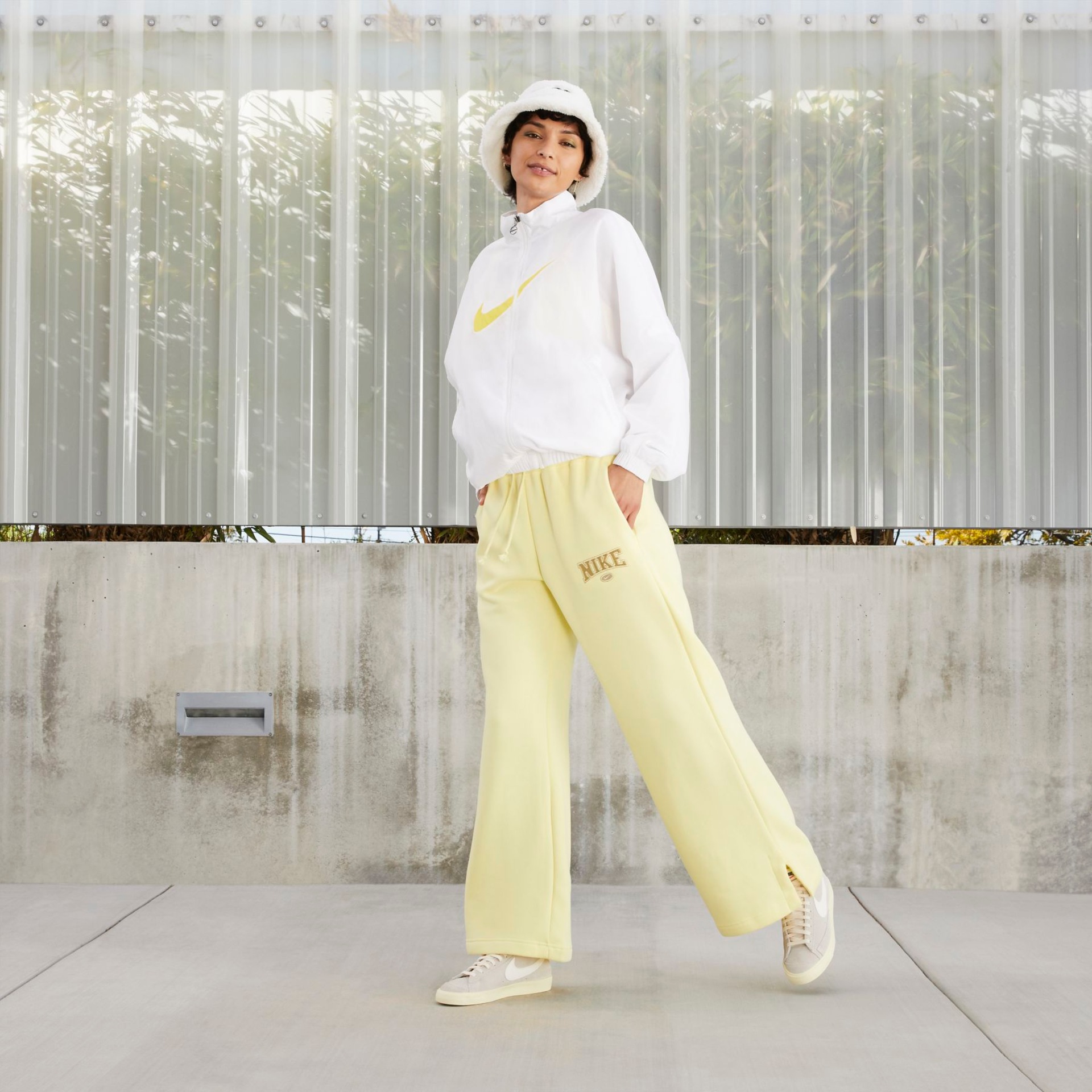 Tênis Nike Blazer Mid '77 Vintage Feminino - Foto 2