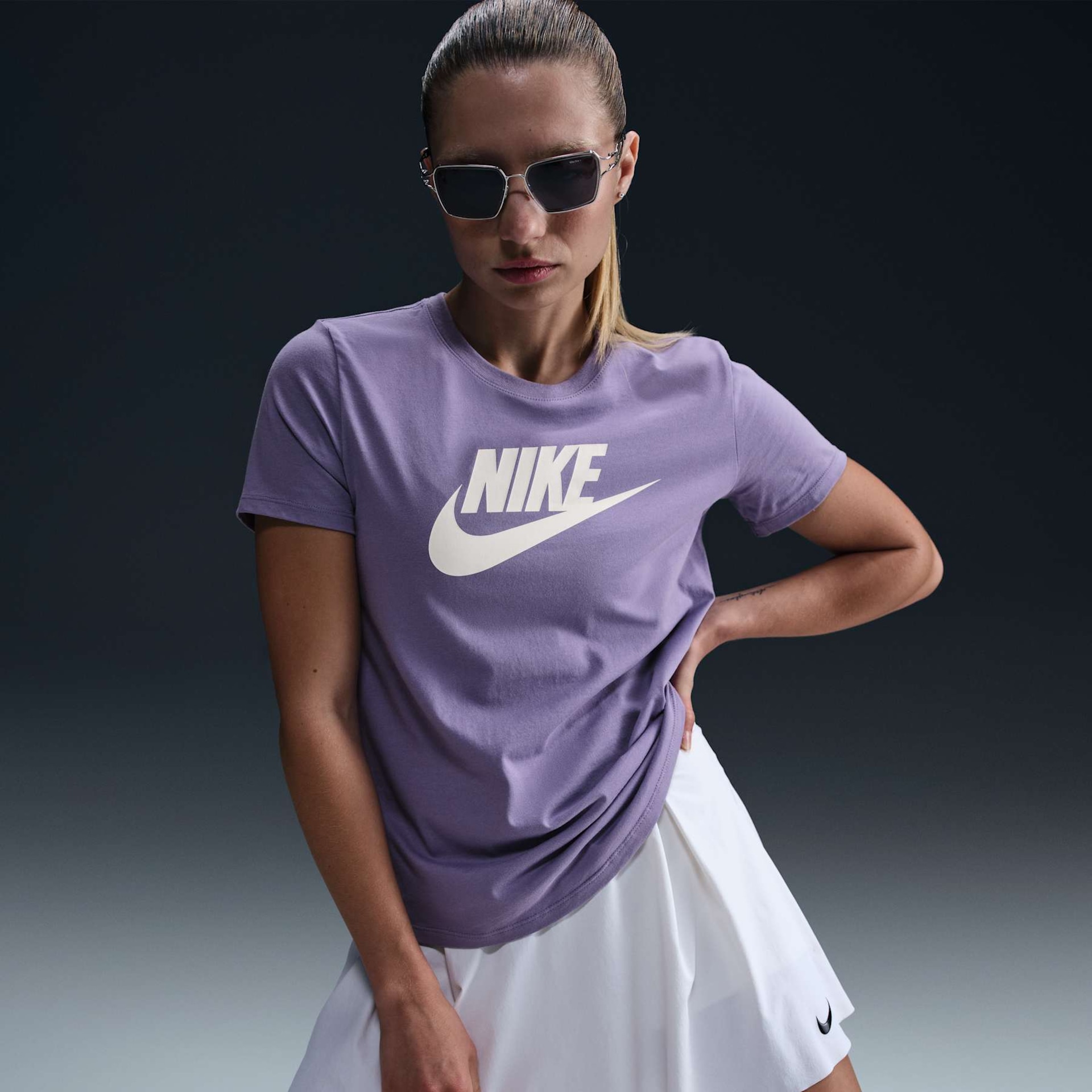 Camiseta Nike Sportswear Essentials Feminina - Foto 3