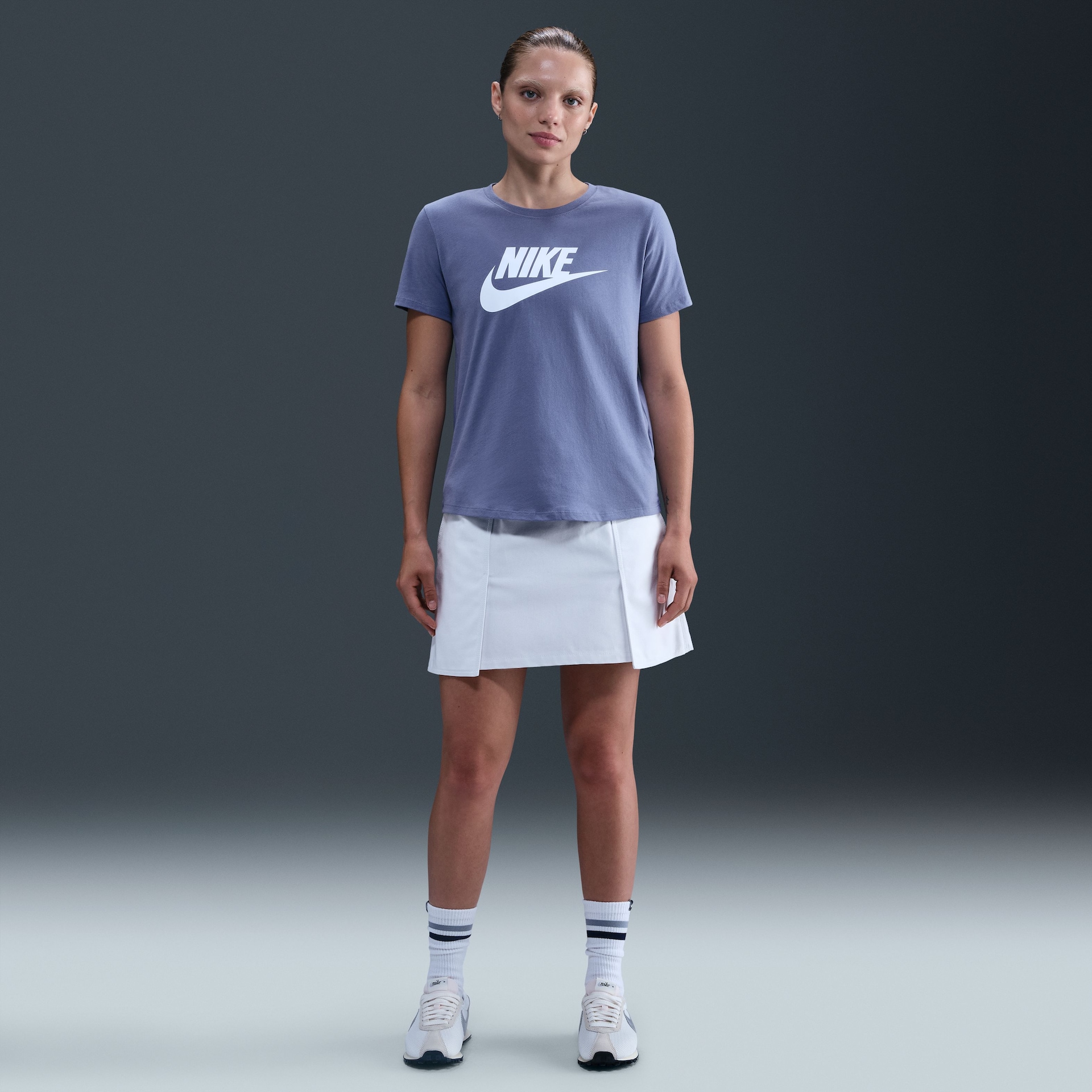 Camiseta Nike Sportswear Essentials Feminina - Foto 3