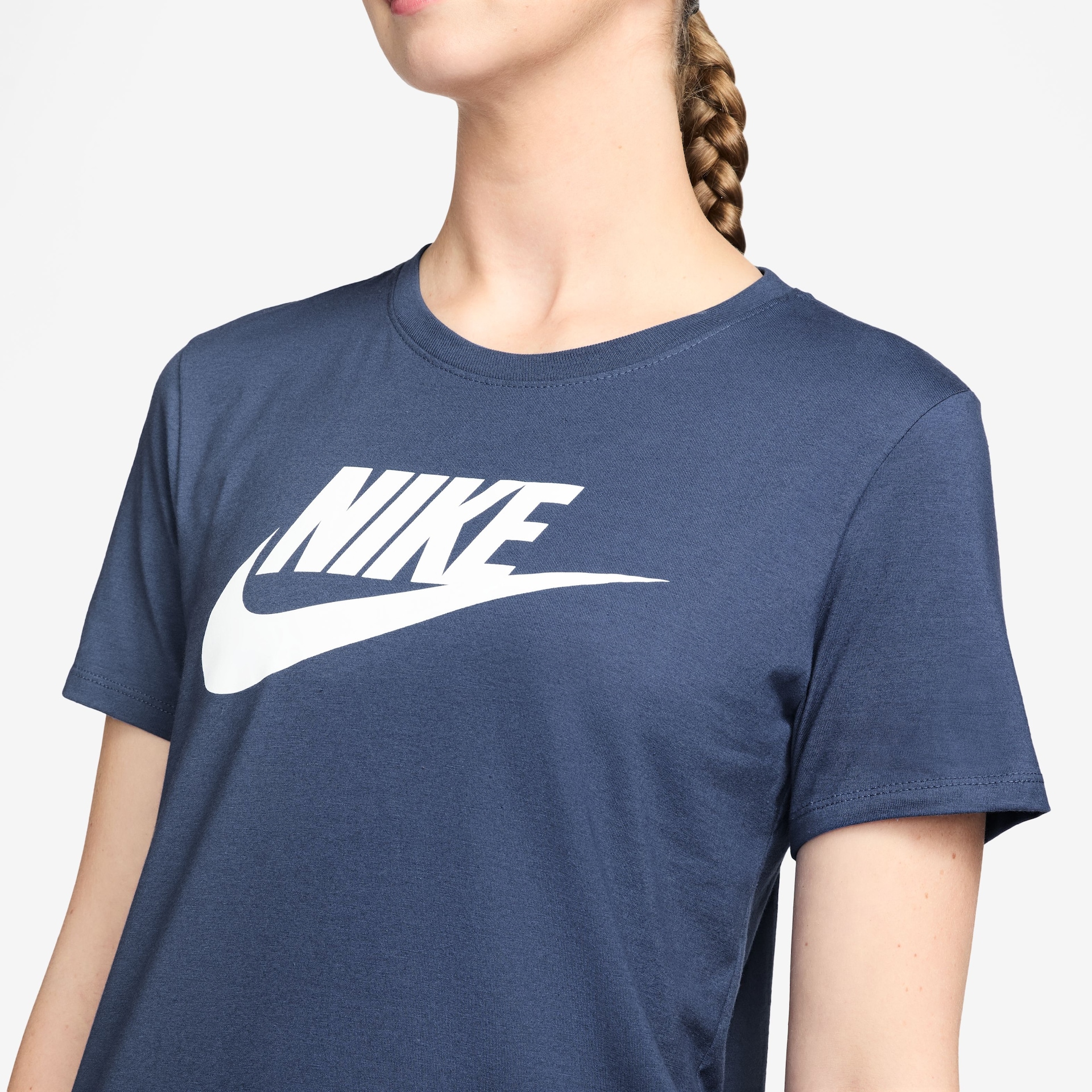 Camiseta Nike Sportswear Essentials Feminina - Foto 3