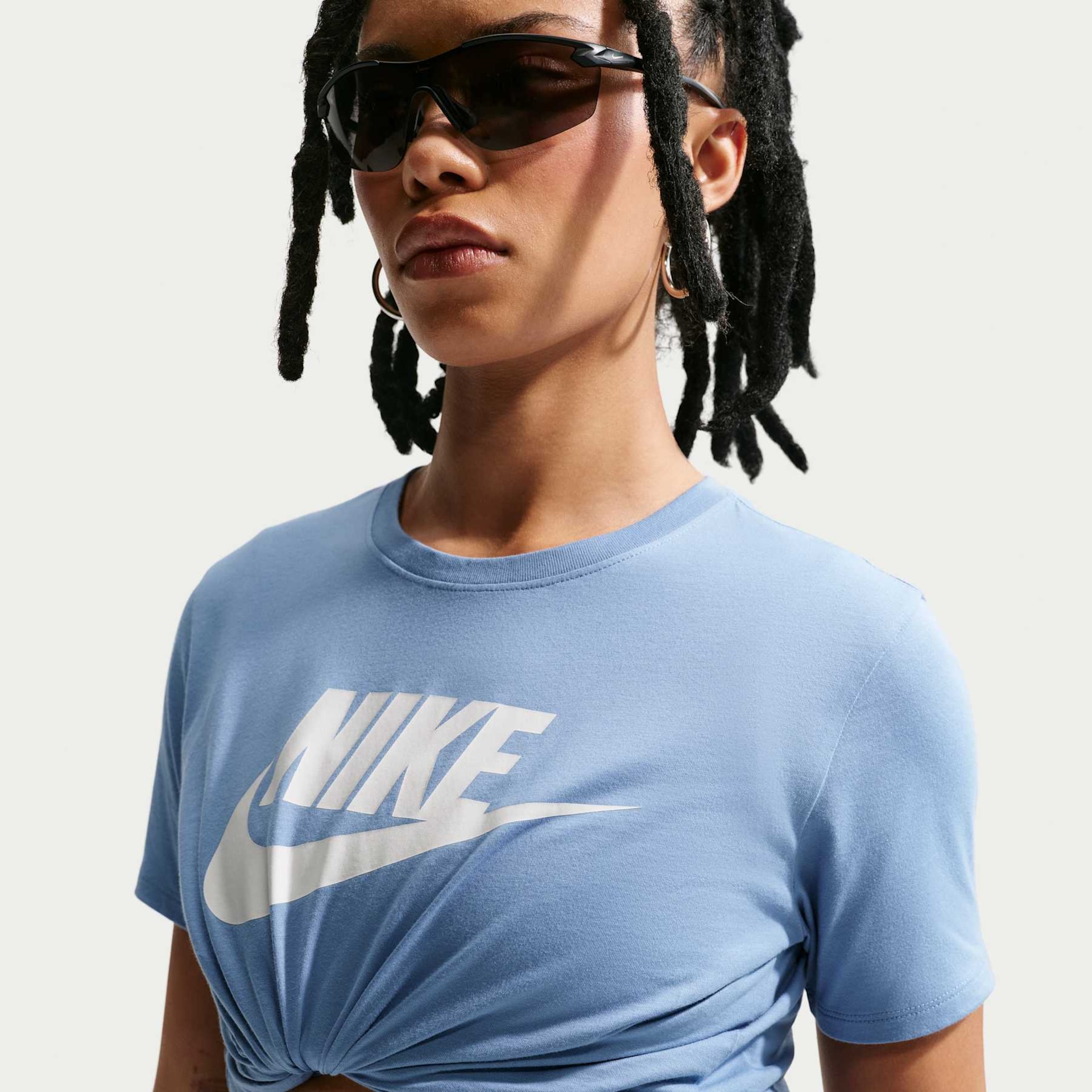 Camiseta Nike Sportswear Essentials Feminina - Foto 3