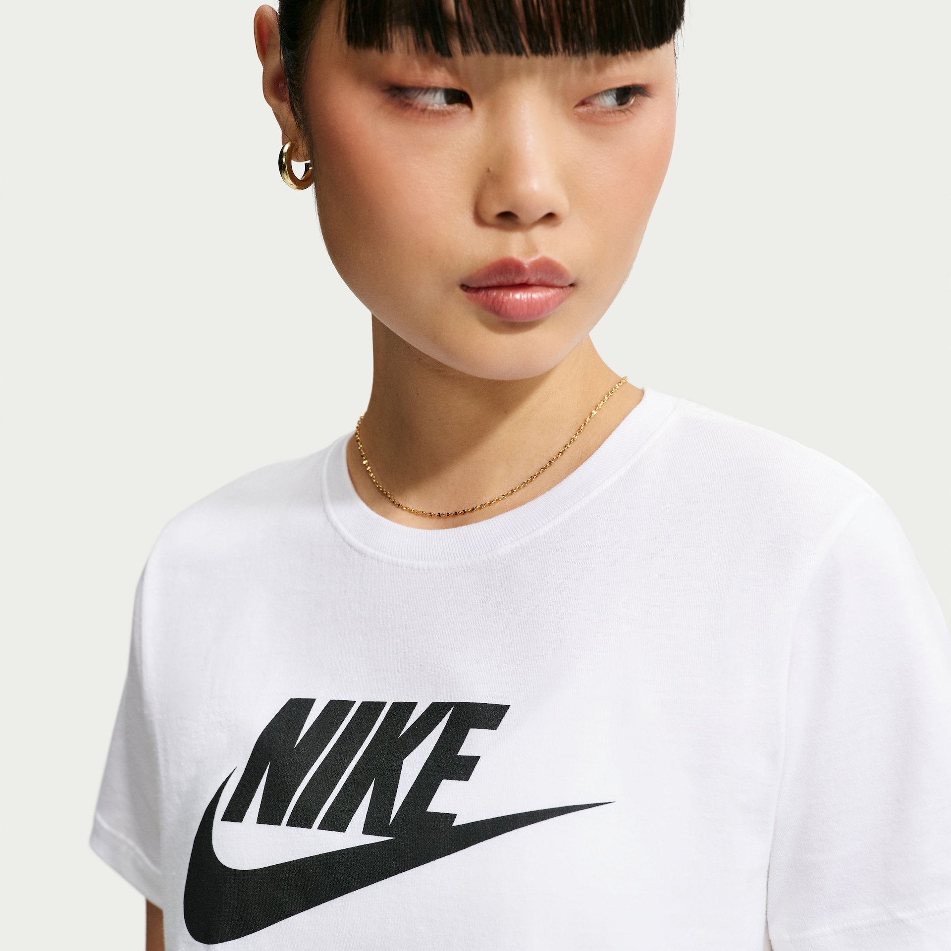 Camiseta Nike Sportswear Essentials Feminina - Foto 2