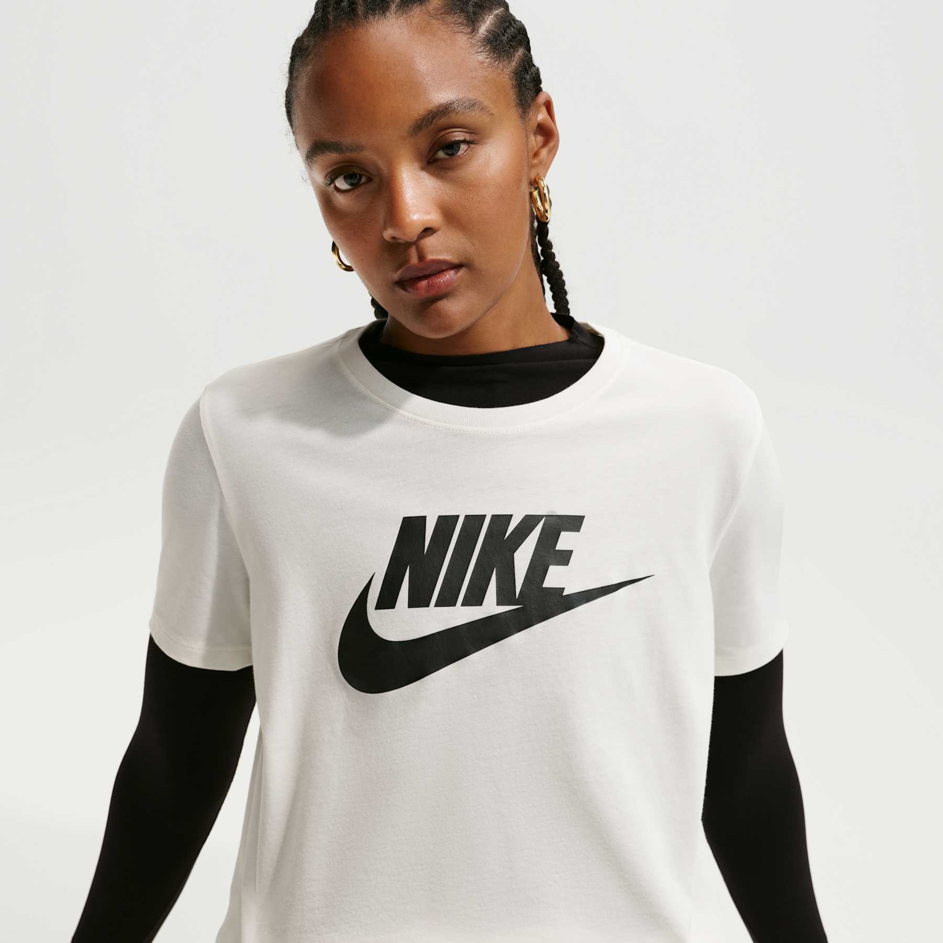 Camiseta Nike Sportswear Essentials Feminina - Foto 3